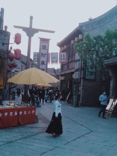 珑园古镇前广场