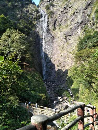 穿岩千家峒古城址