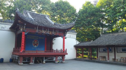 湖畔公园