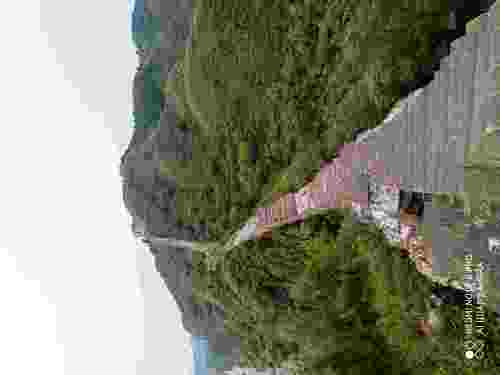 长城卧虎山段潮河水关遗址