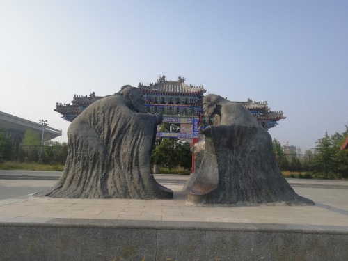 蓼河公园东门牌坊