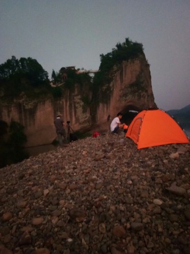 穿石山