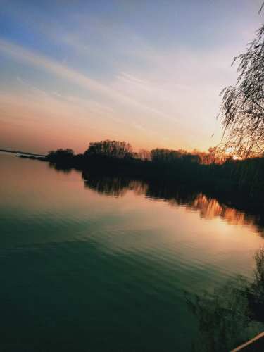 南湖放生台