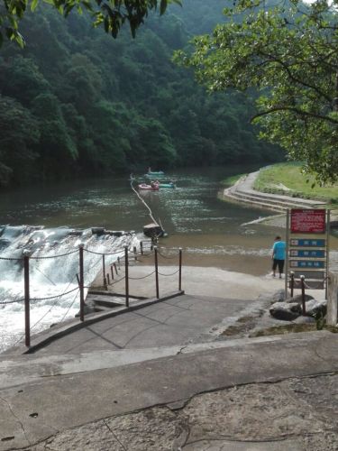 十二滩漂流景区