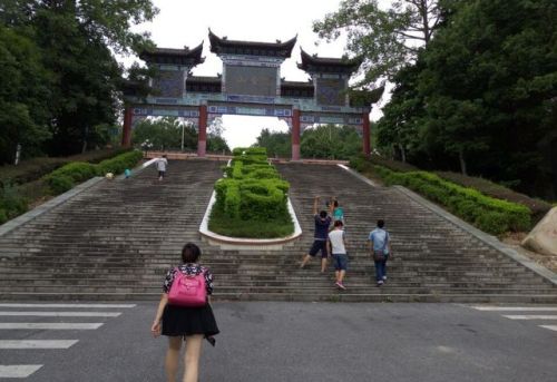 广东阳山国家地质公园贤令山景区