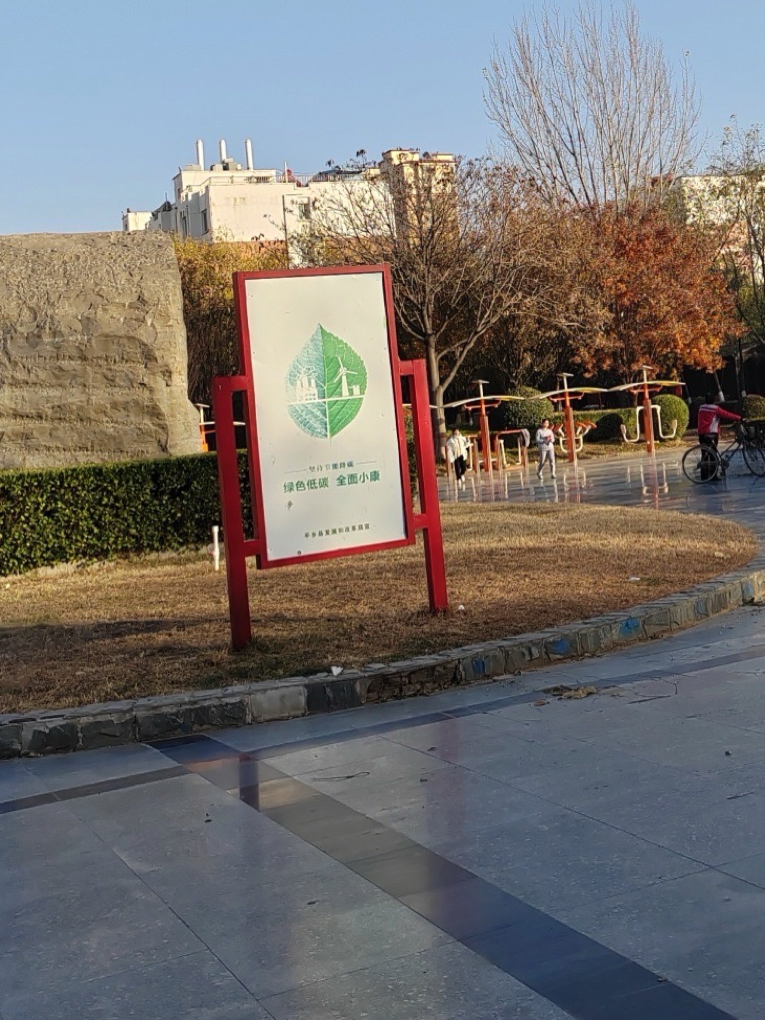 平安广场旅行图片