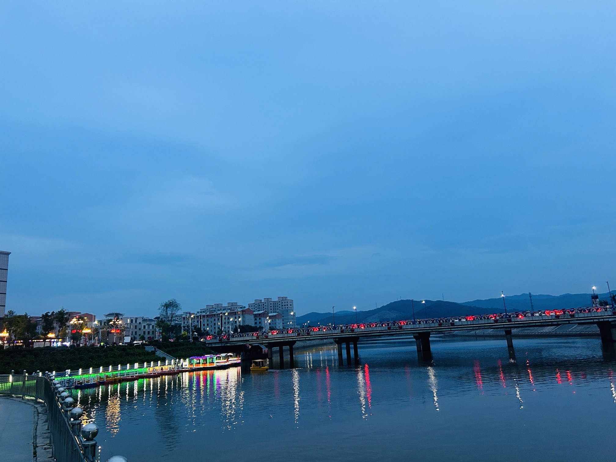 濛江河堤公园