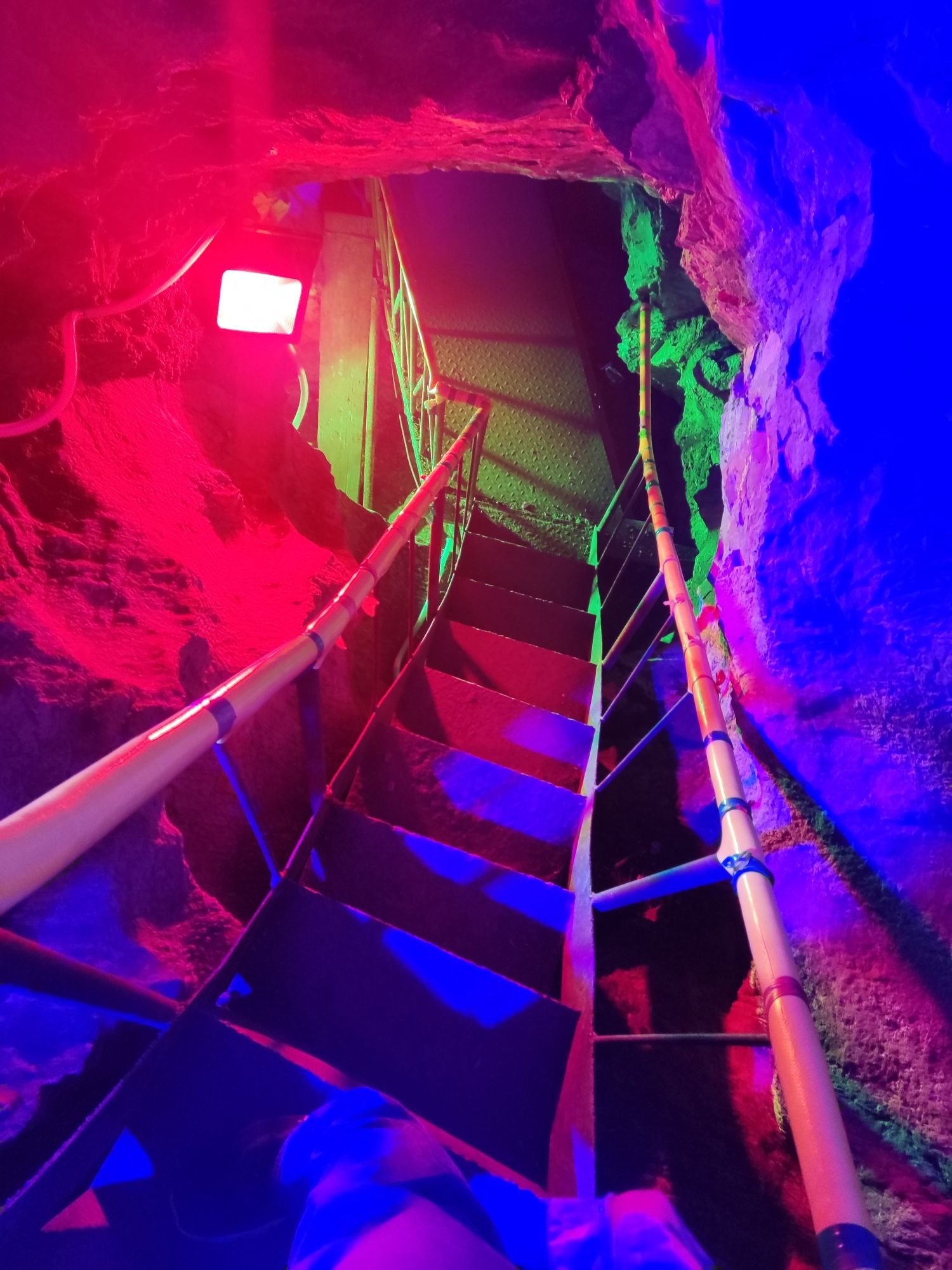 月牙山溶洞
