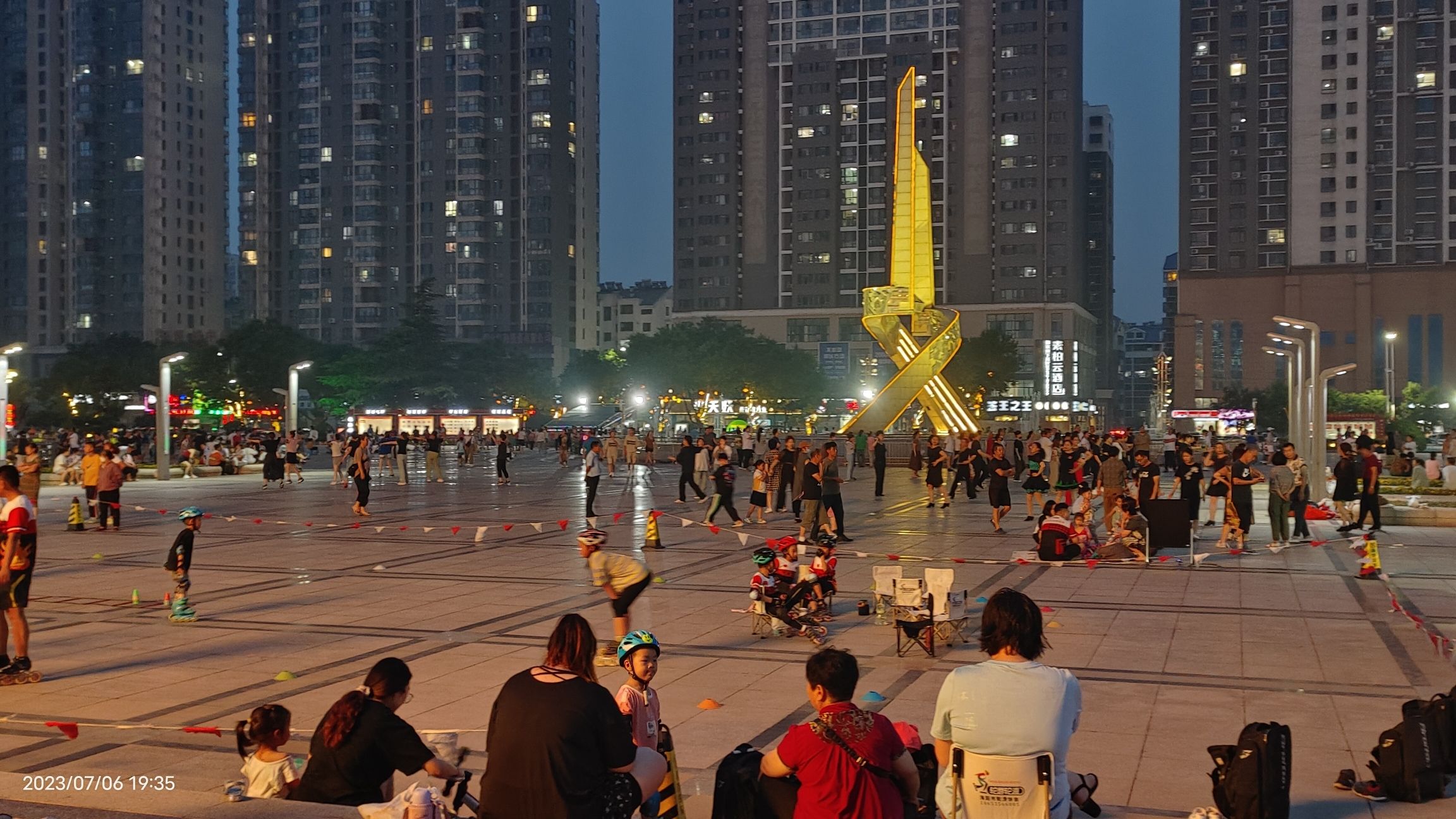 新元广场旅行图片