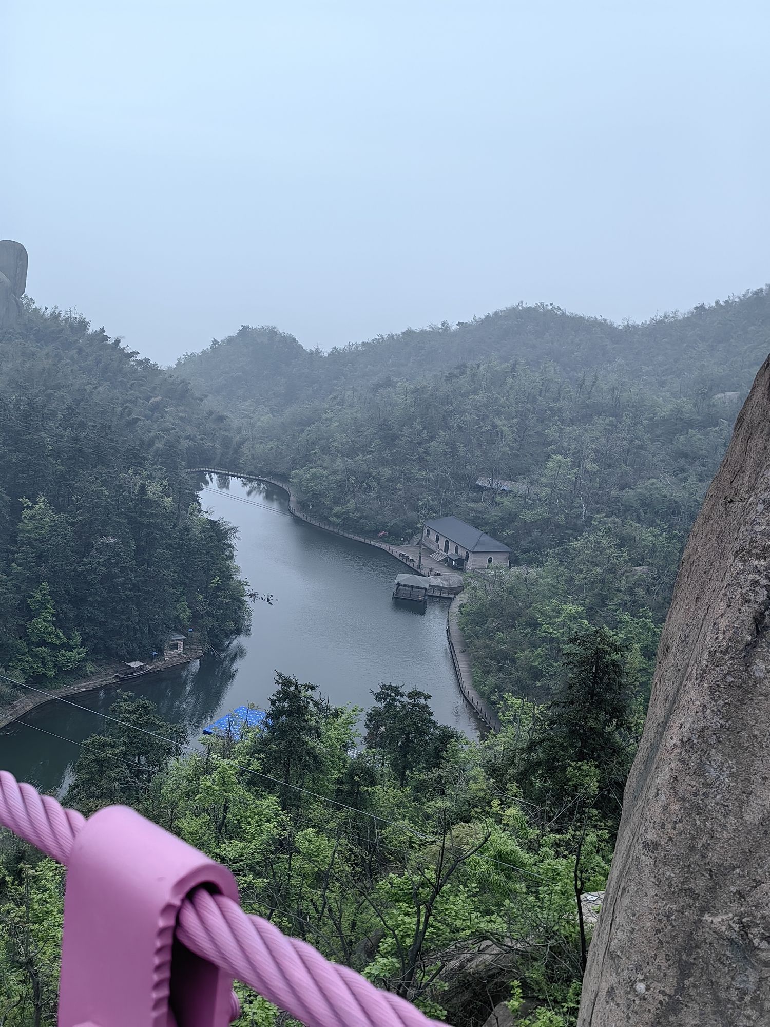 巨石山