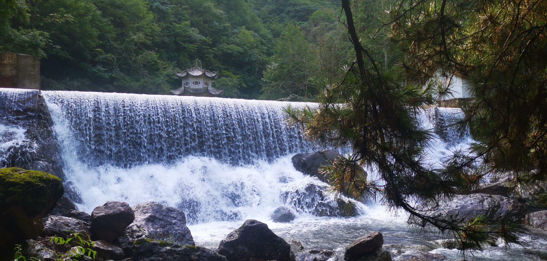 十八龙潭景区