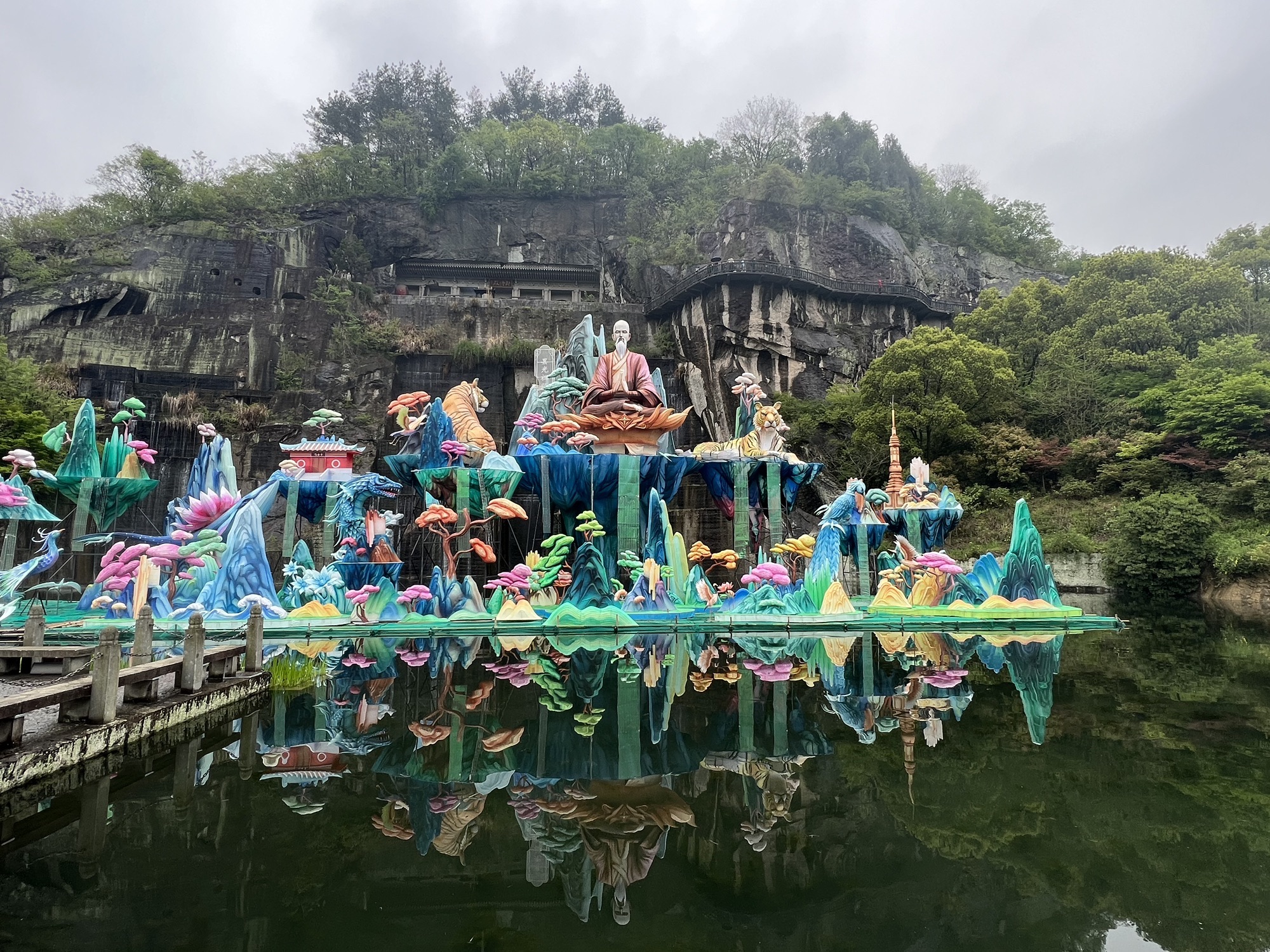 大佛寺风景名胜区旅行图片