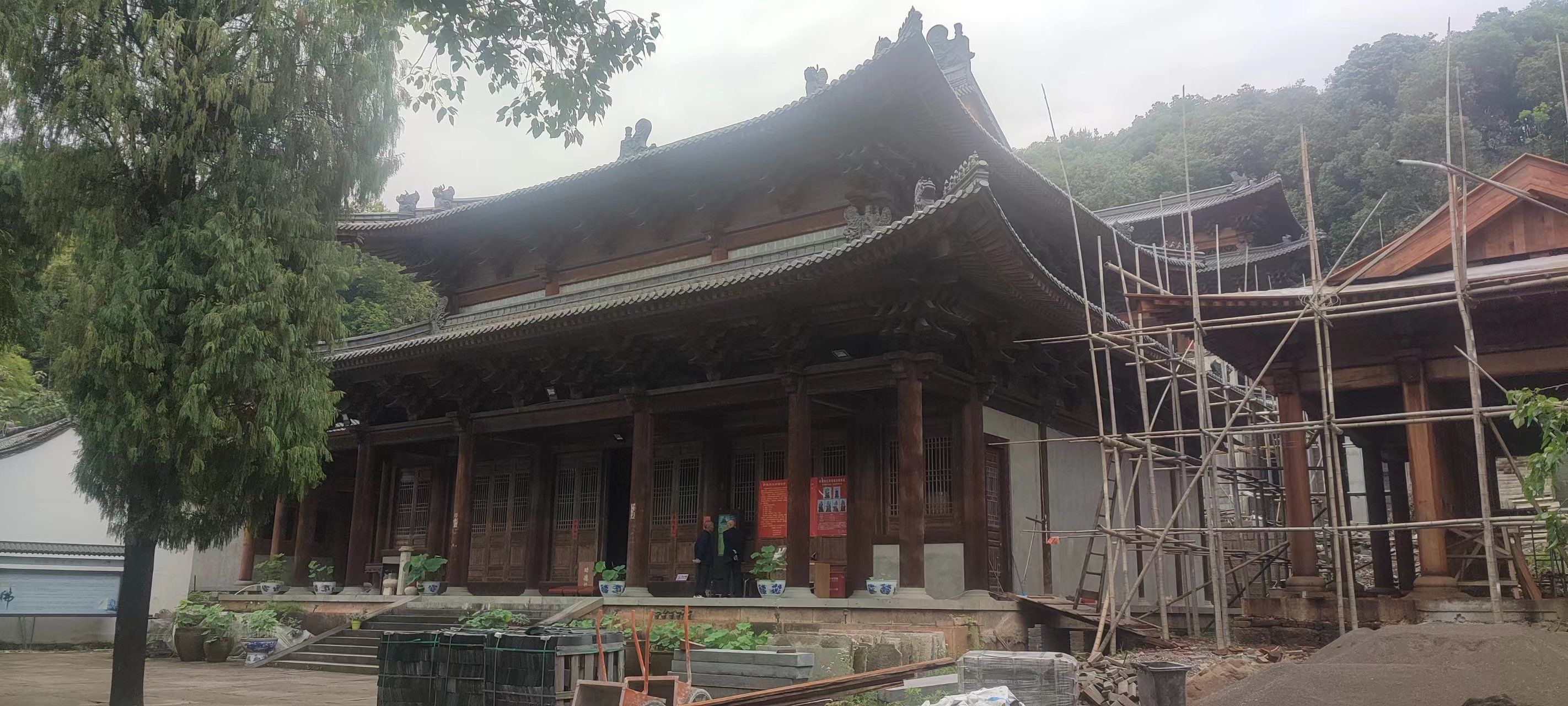 明招山