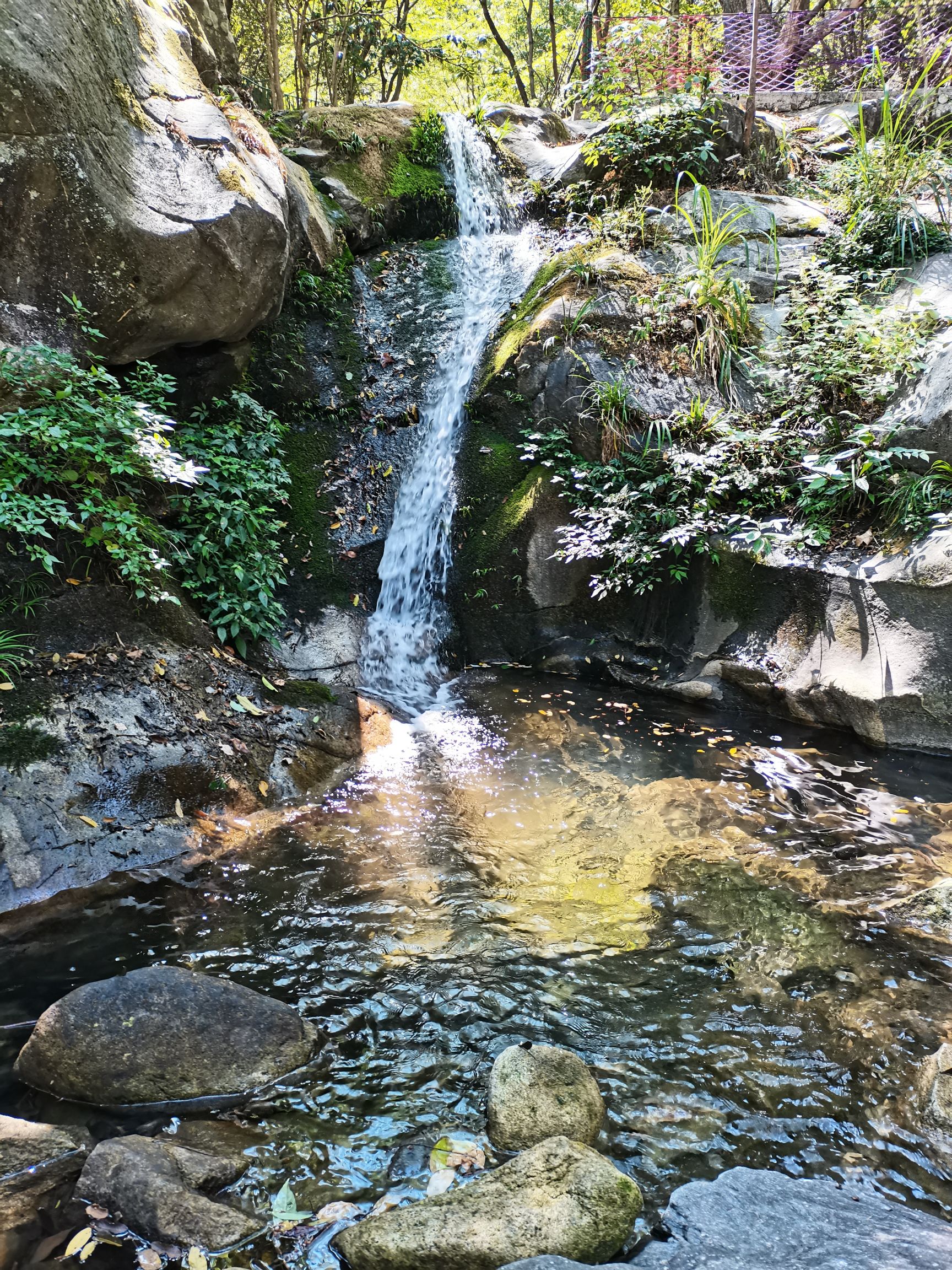 周洛龙潭风景区