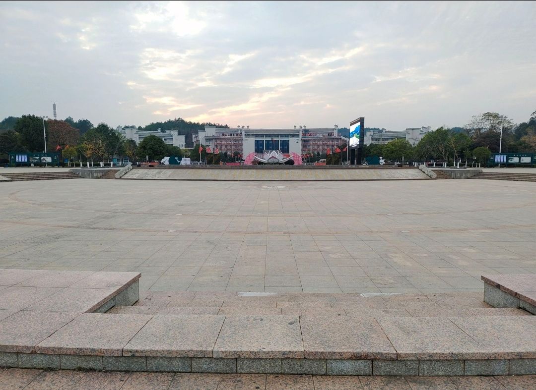 爱莲广场旅行图片