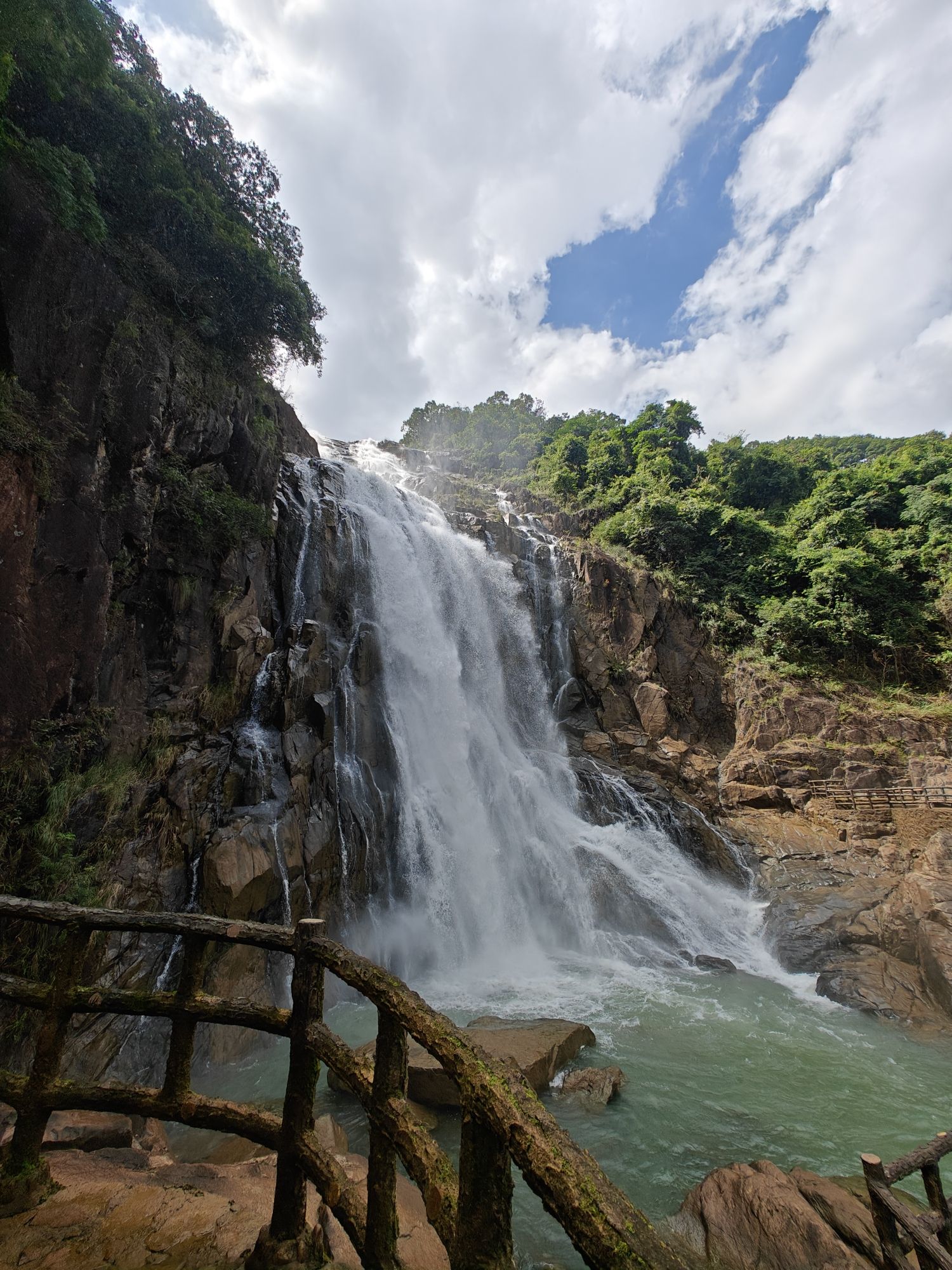 龙归寨瀑布景区旅行图片