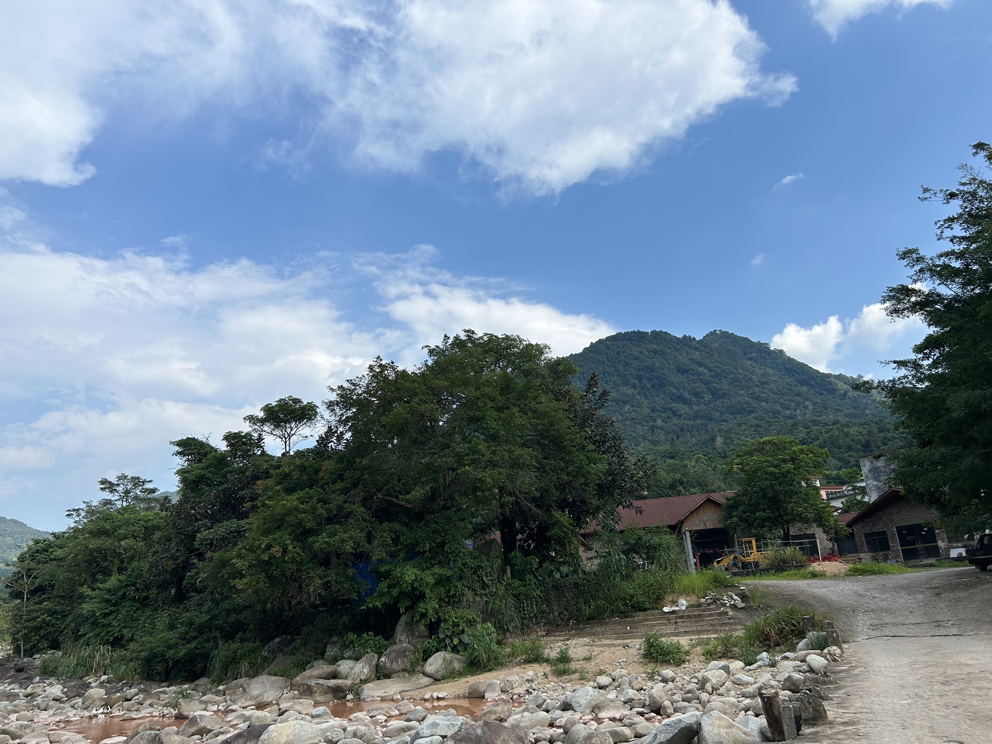 瑶山大峡谷漂流景区