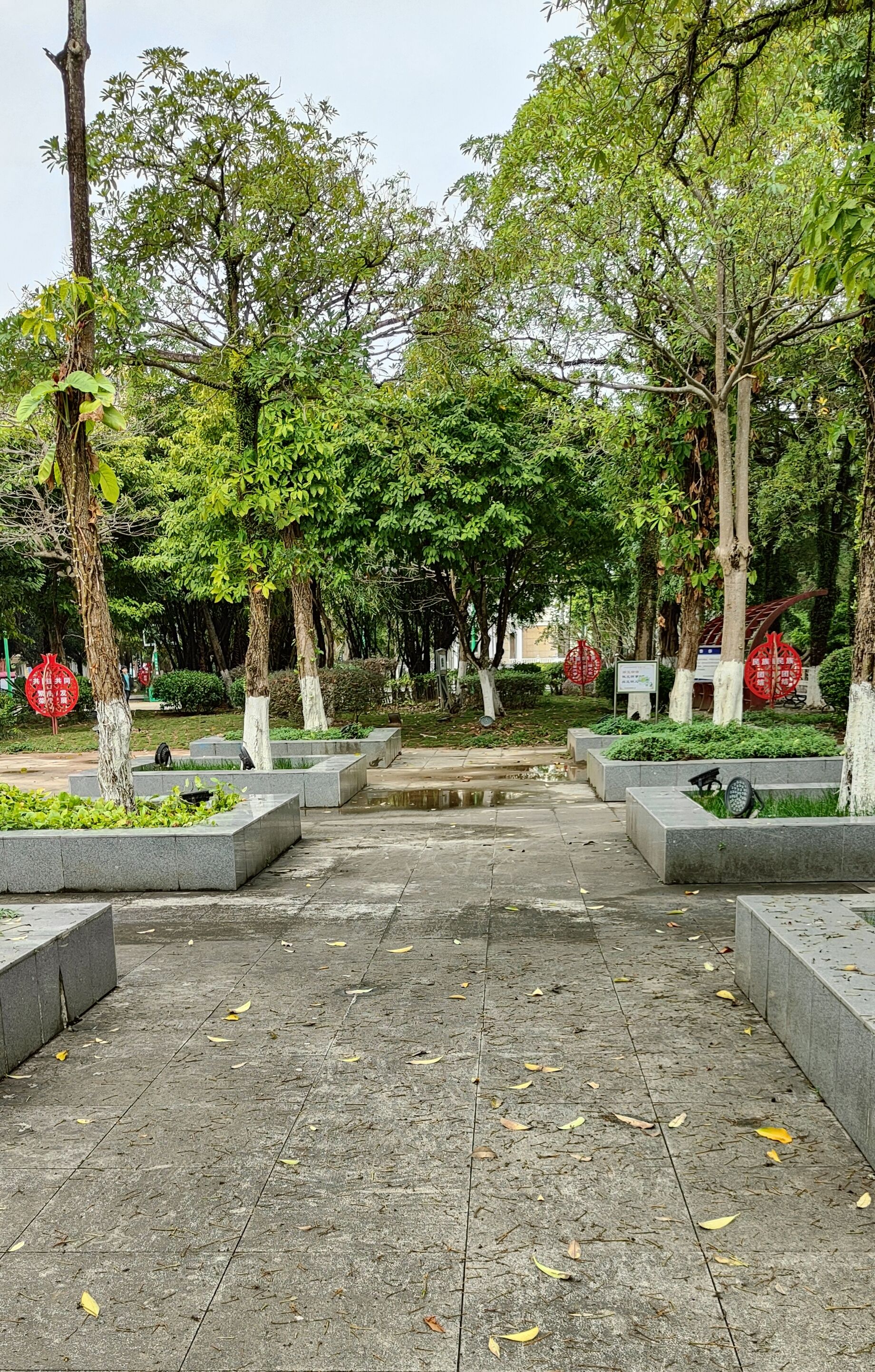 东兴外滩公园