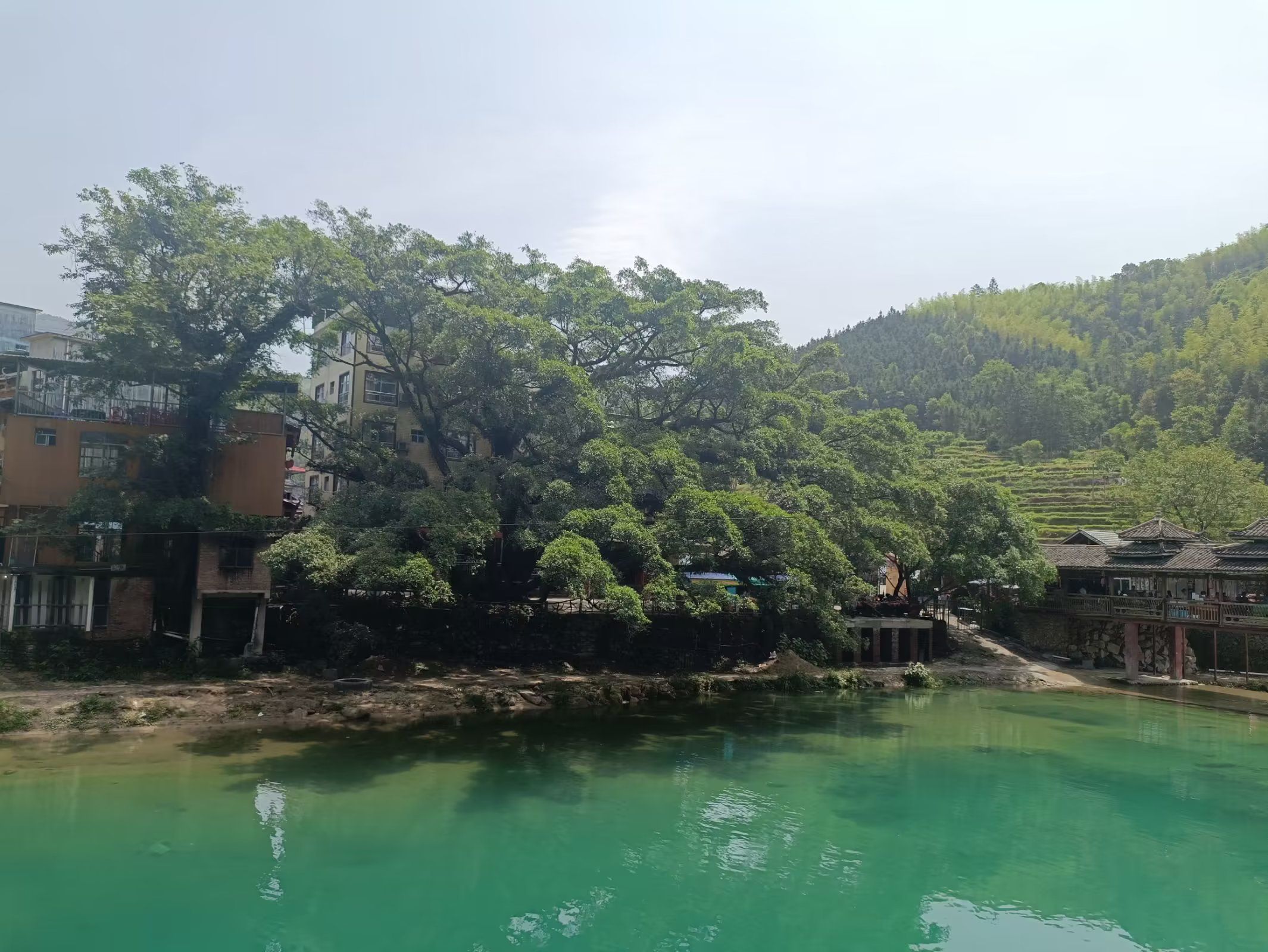 雨卜民族风情旅游度假村