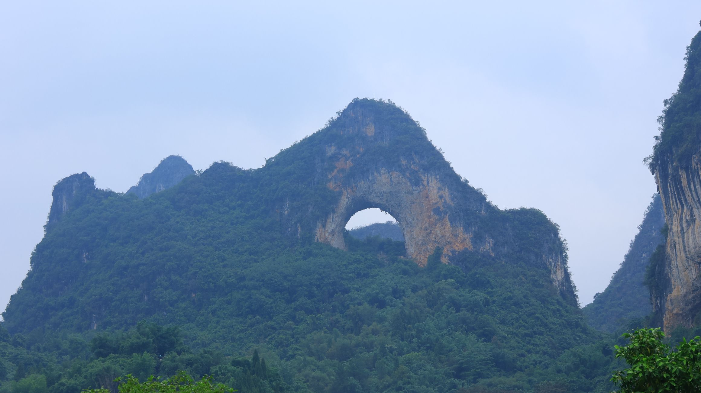 月亮水岩景区