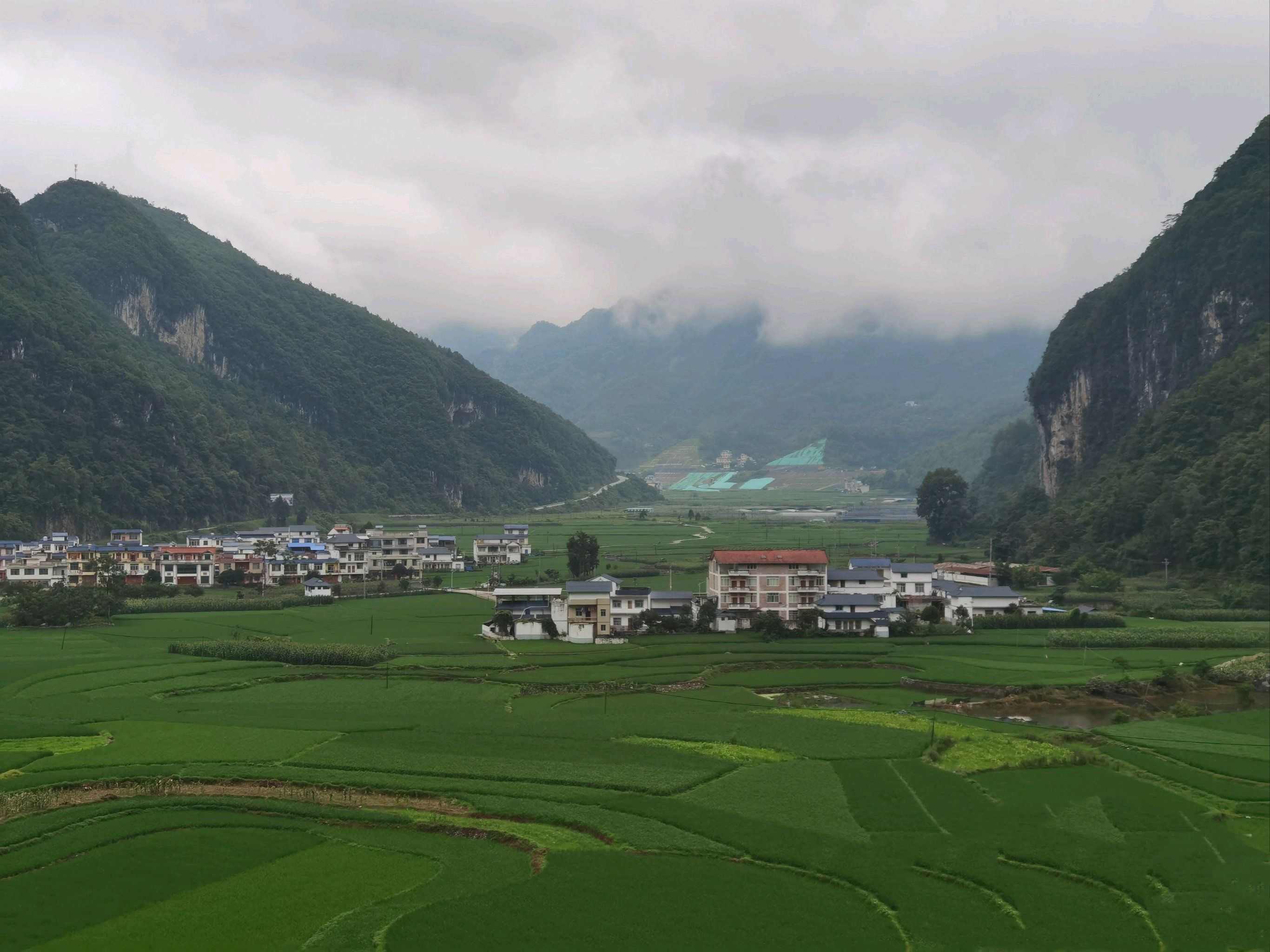 大石围天坑群景区