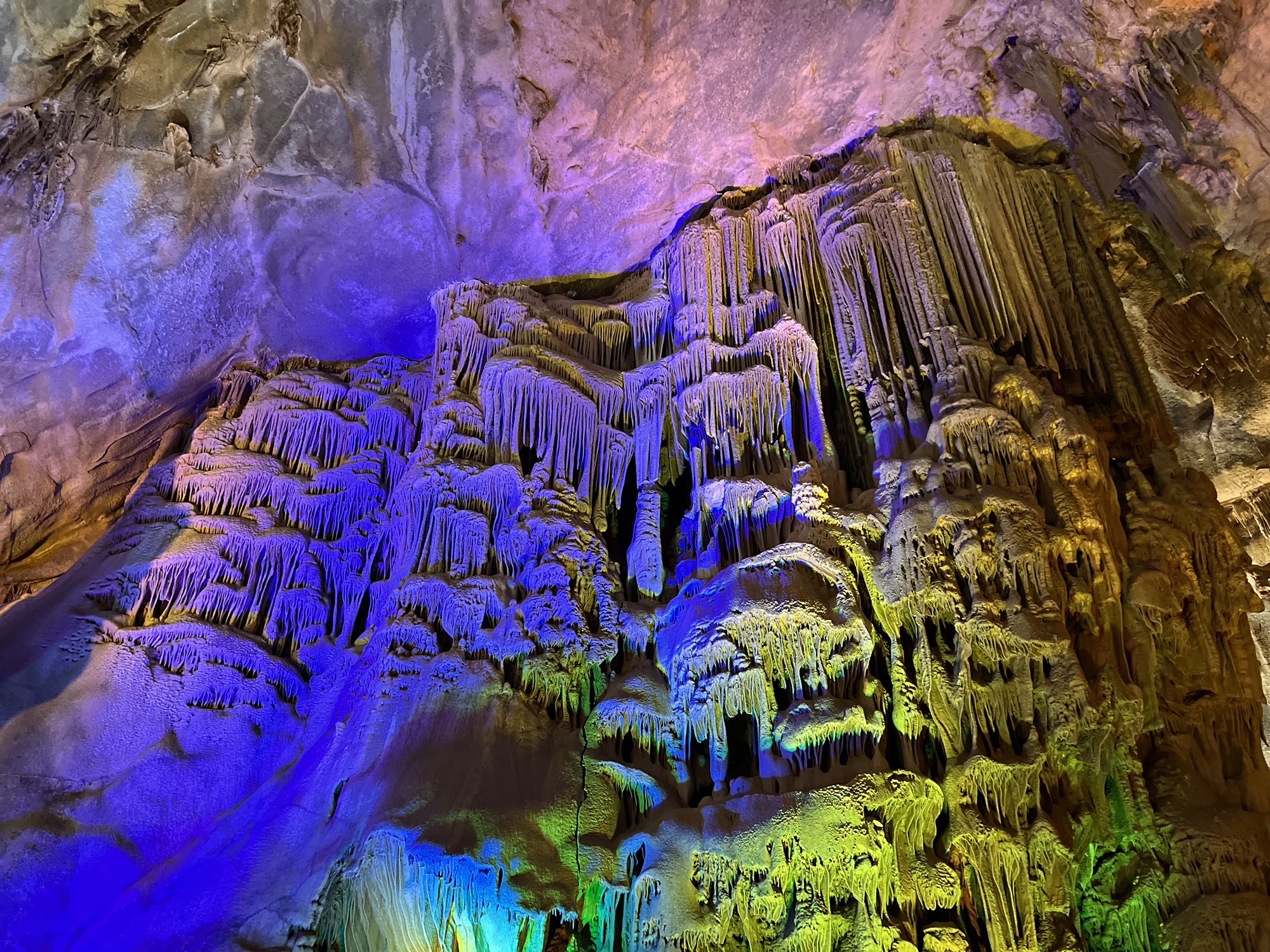 巴马水晶宫景区