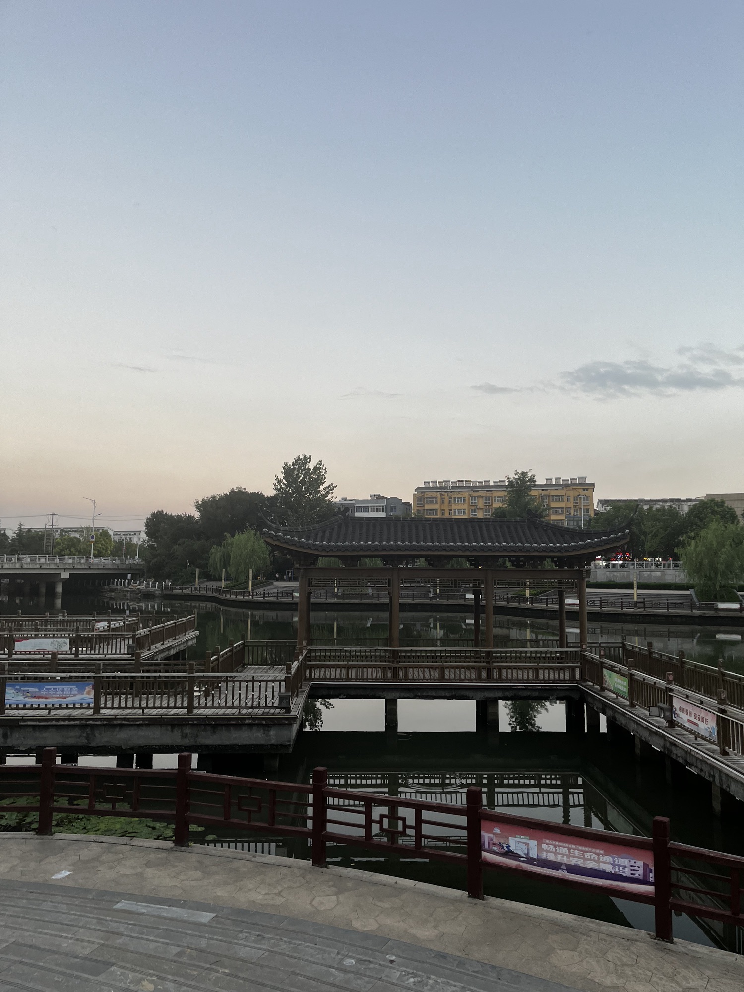 房亭河公园