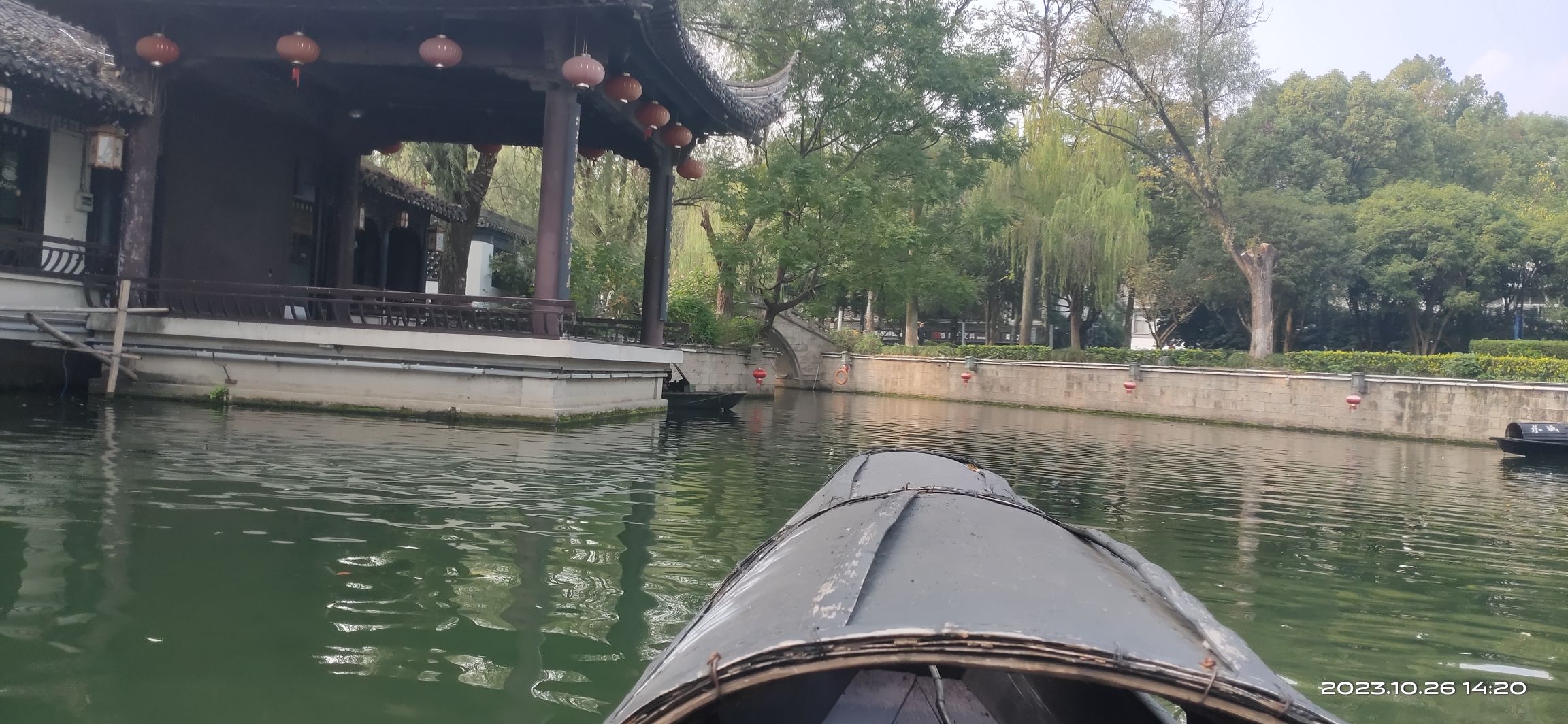 城市广场乌篷船码头旅行图片