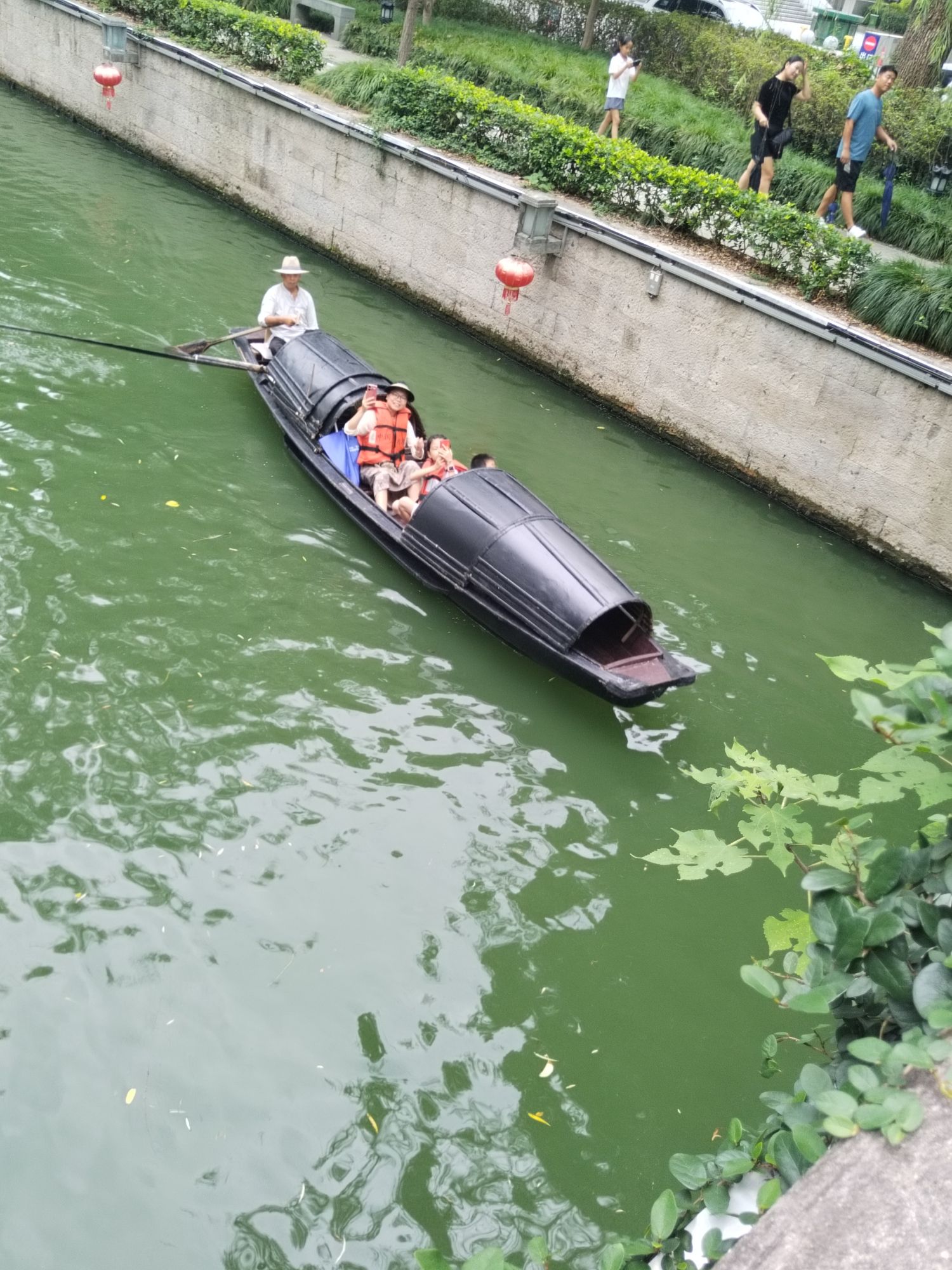 城市广场乌篷船码头旅行图片