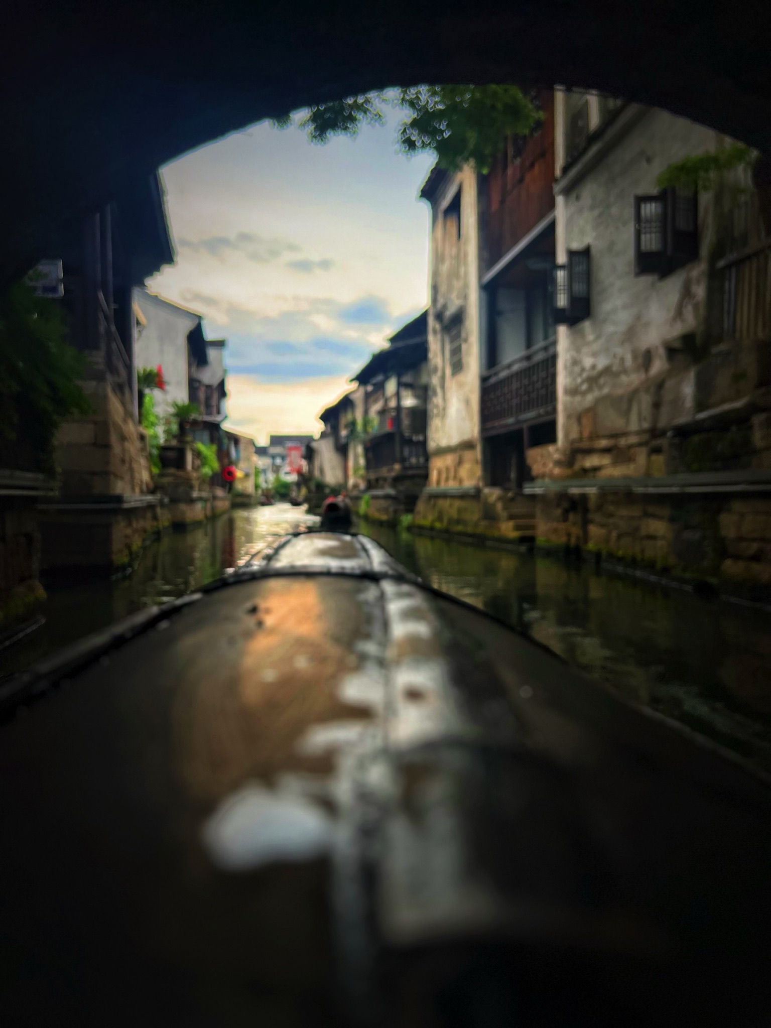 城市广场乌篷船码头旅行图片