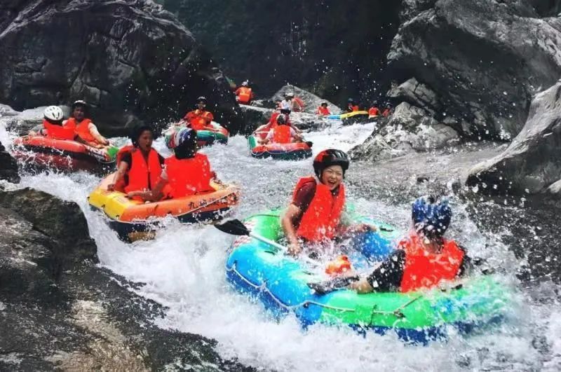 太谷棋盘山峡谷漂流