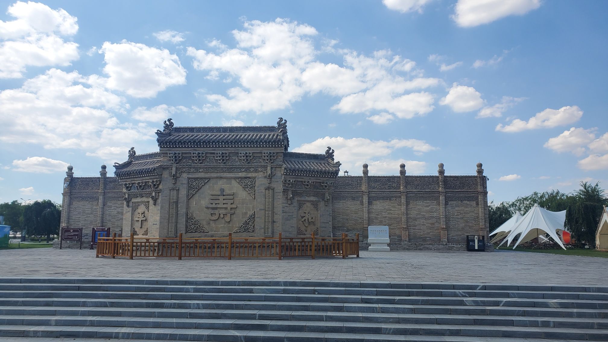 郡王府广场旅行图片