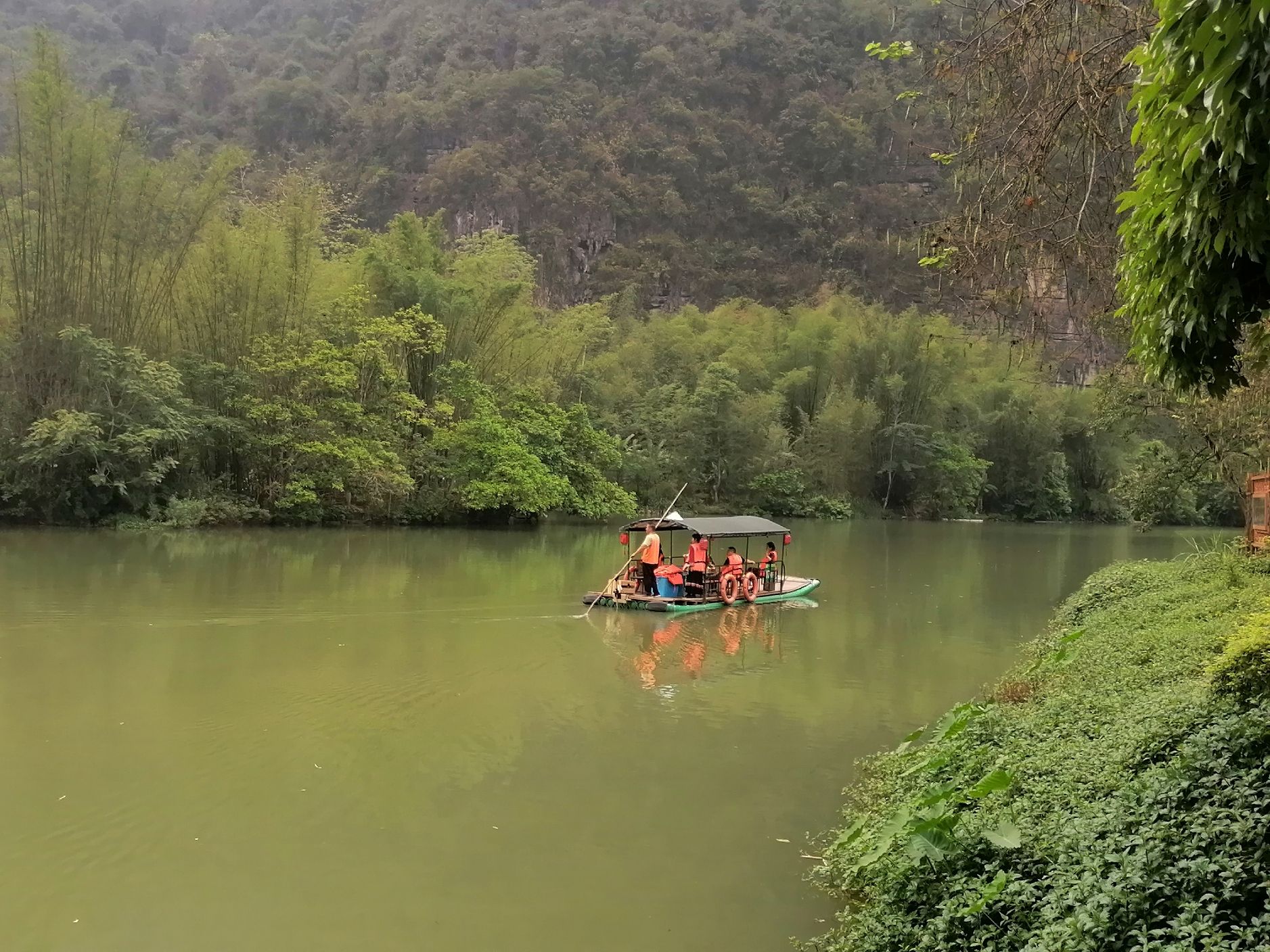 明仕河竹排游
