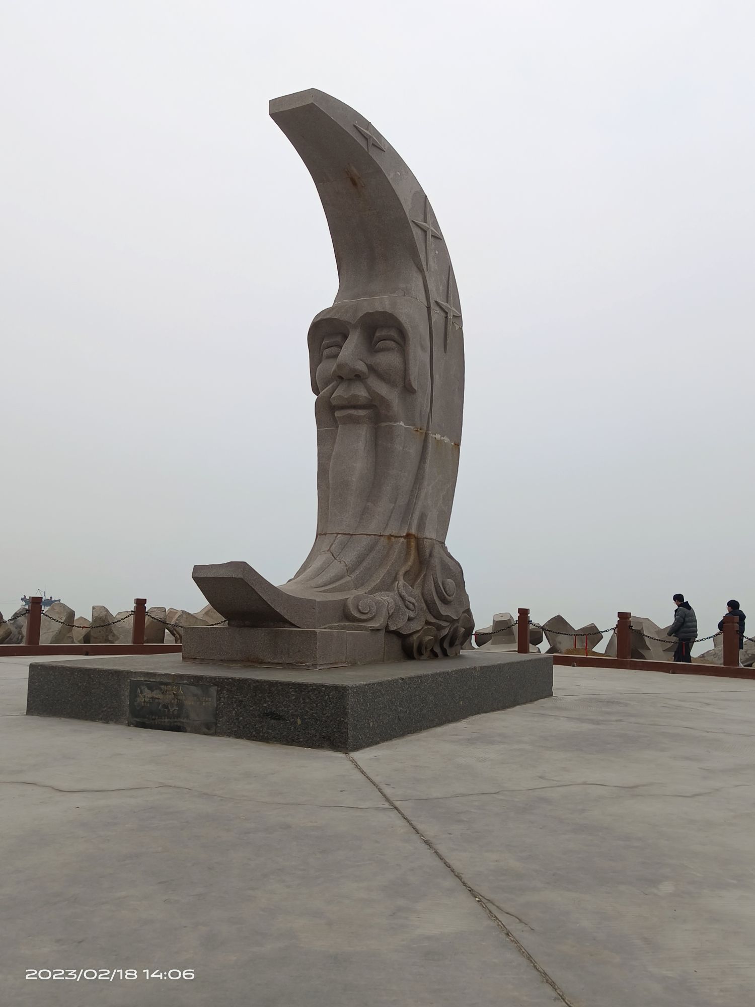 月亮老人旅行图片