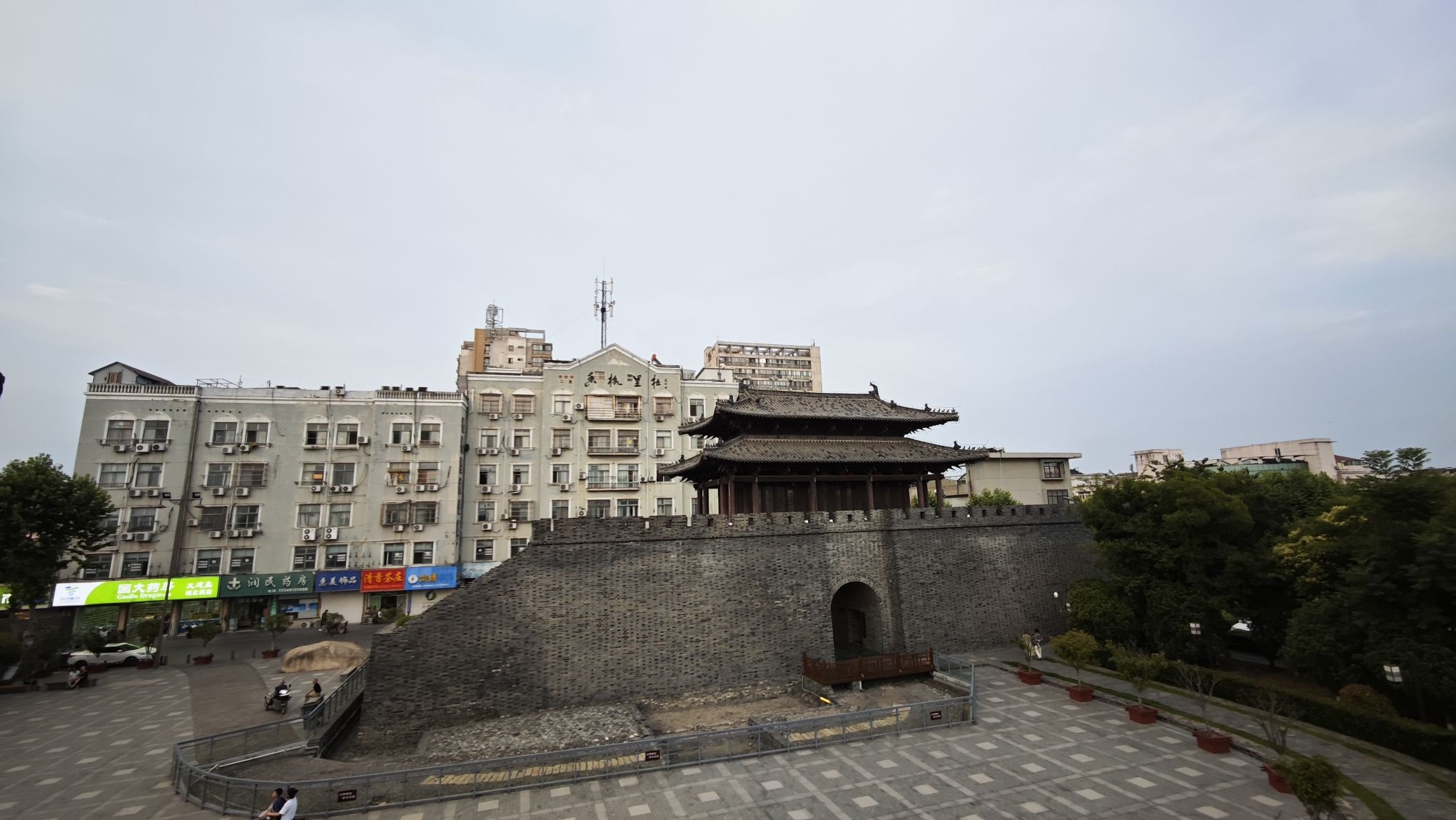 高邮市北门城墙遗址公园