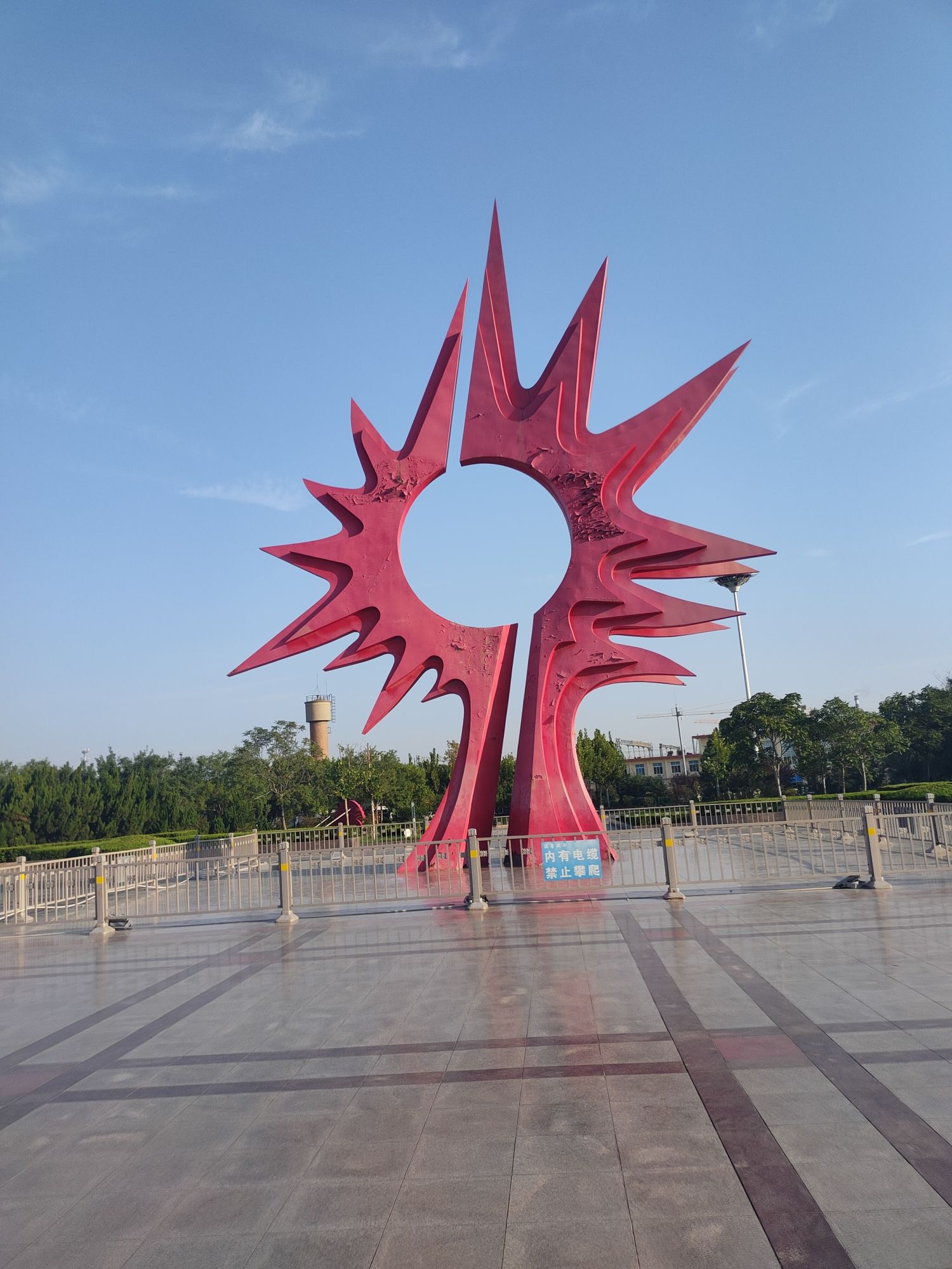 阳光广场旅行图片
