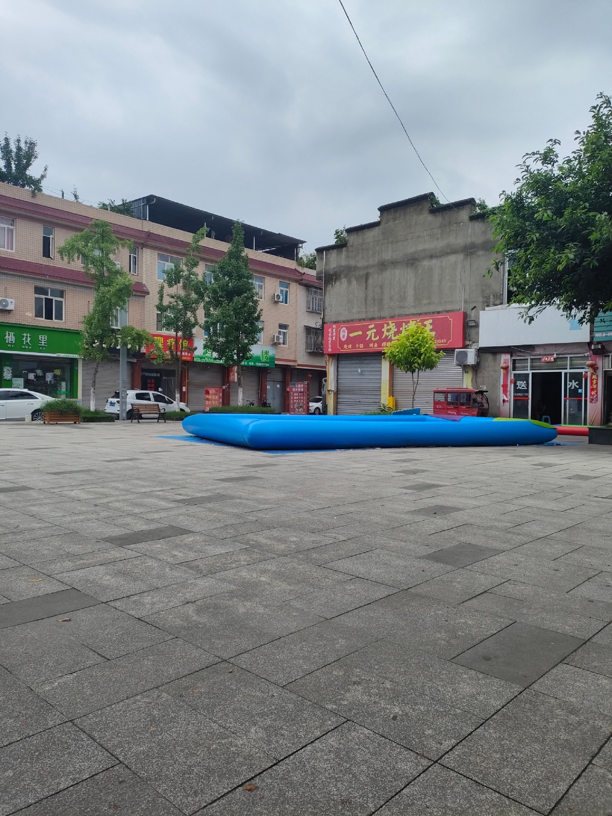 罗墩村广场