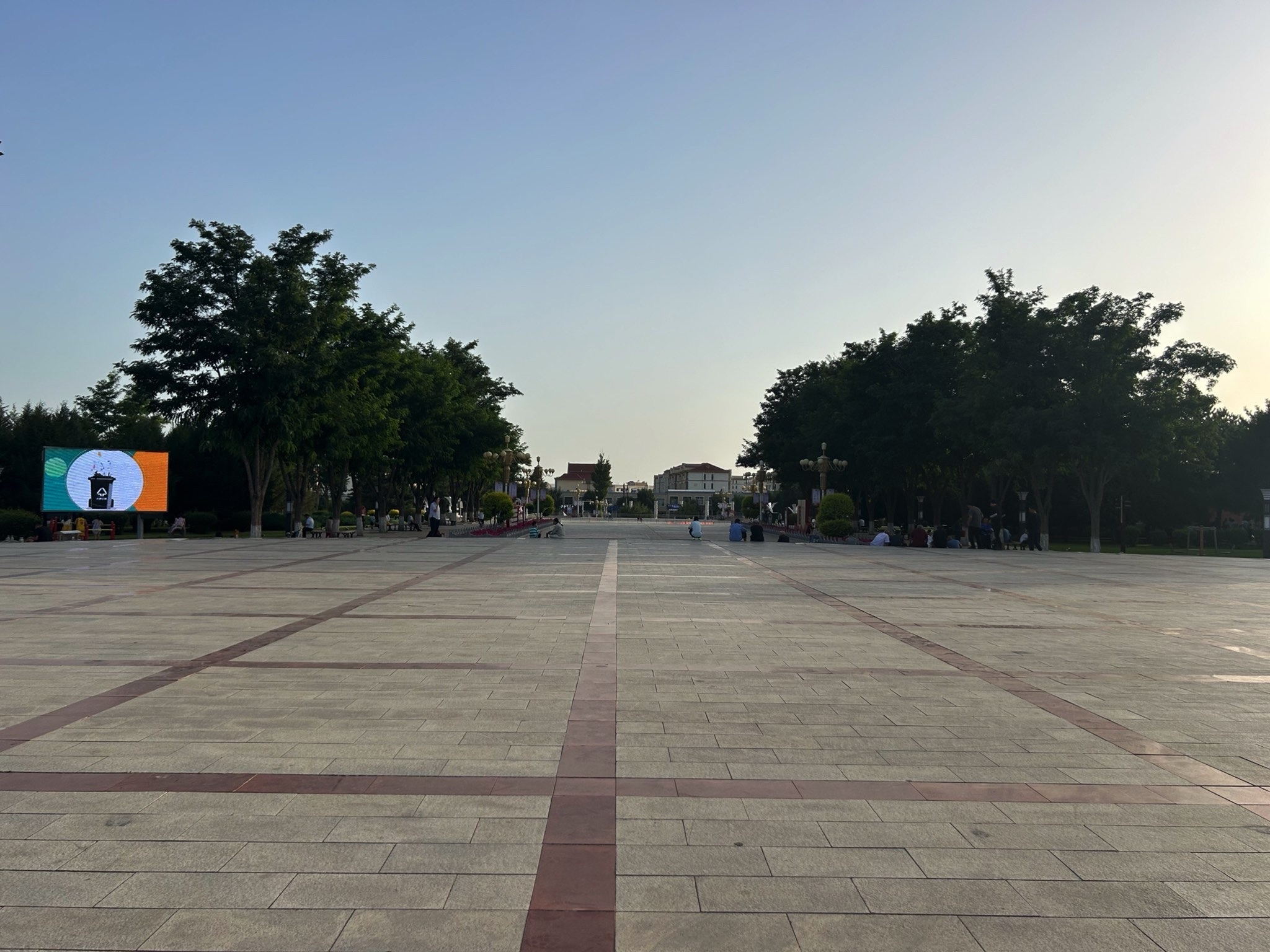 独贵龙广场旅行图片