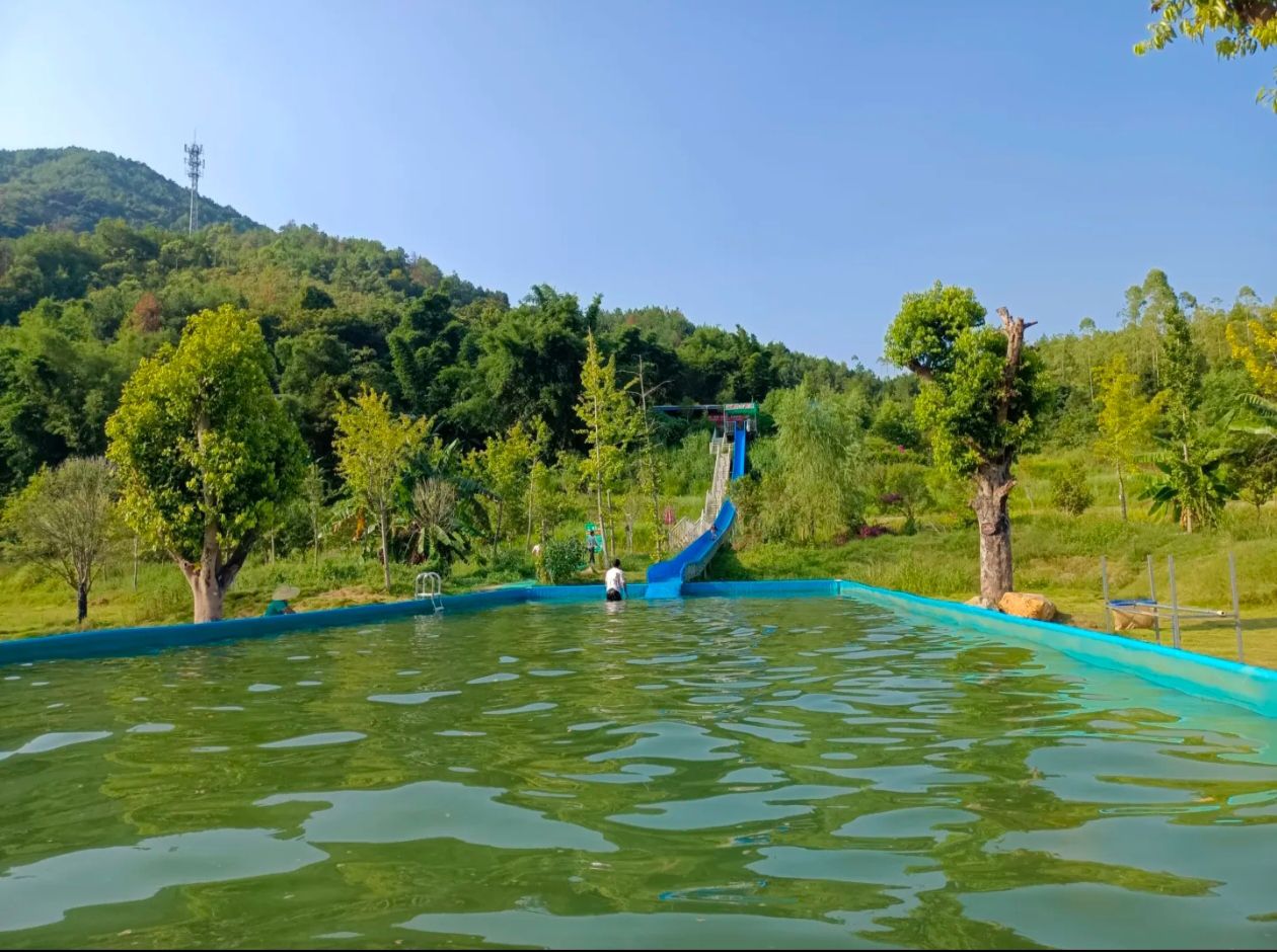泉水谷漂流度假村