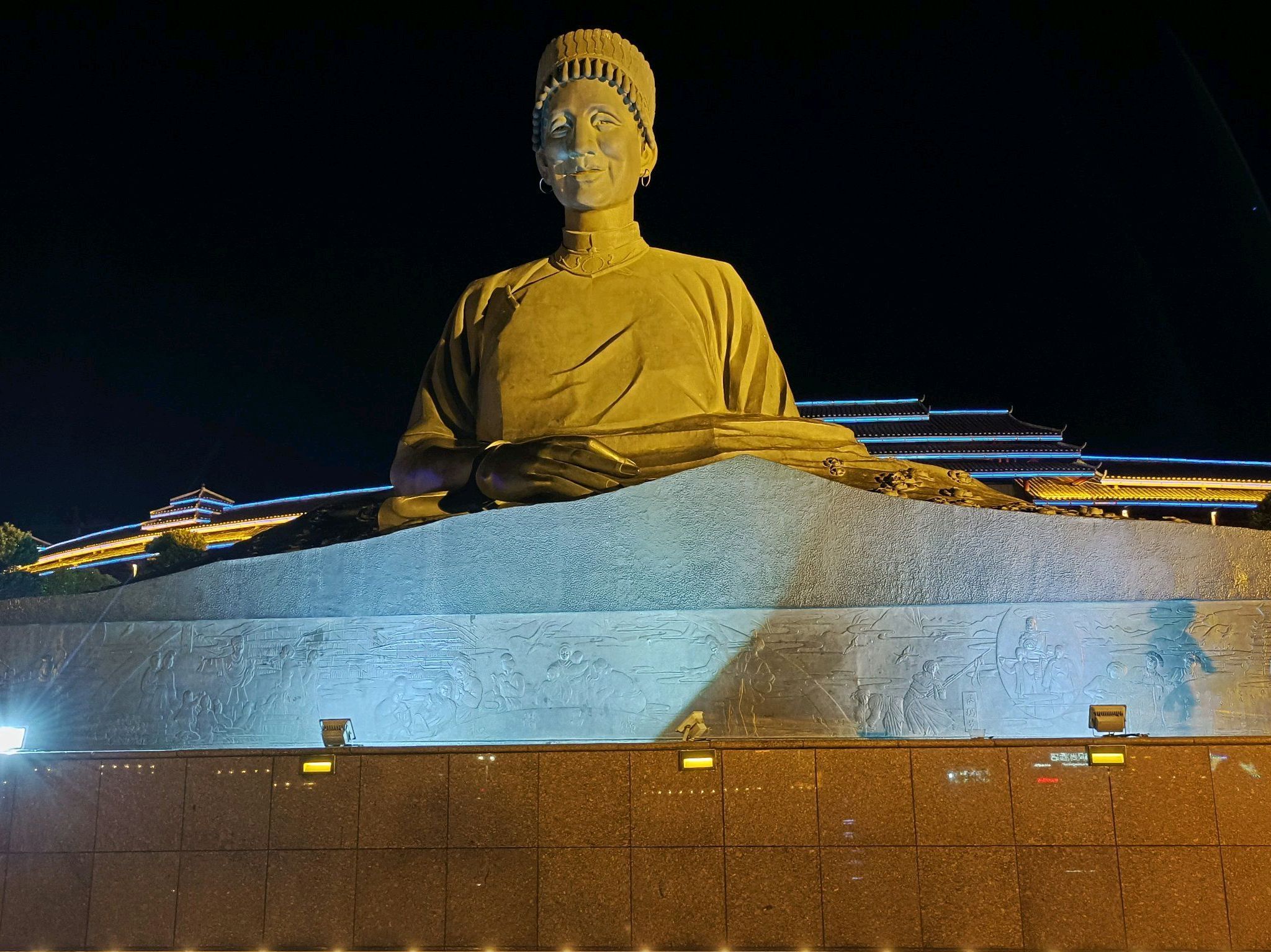 萨岁广场