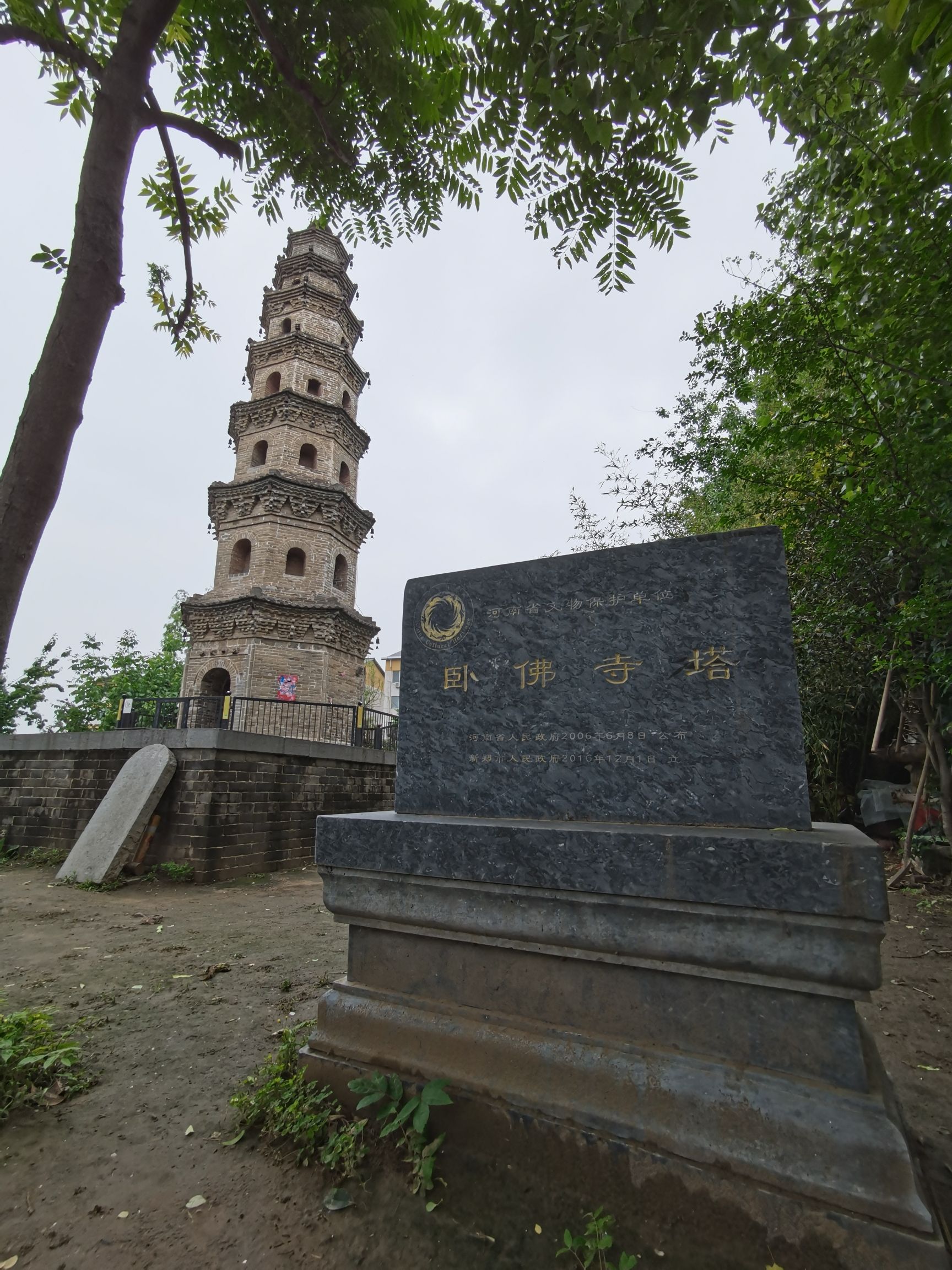 卧佛寺塔