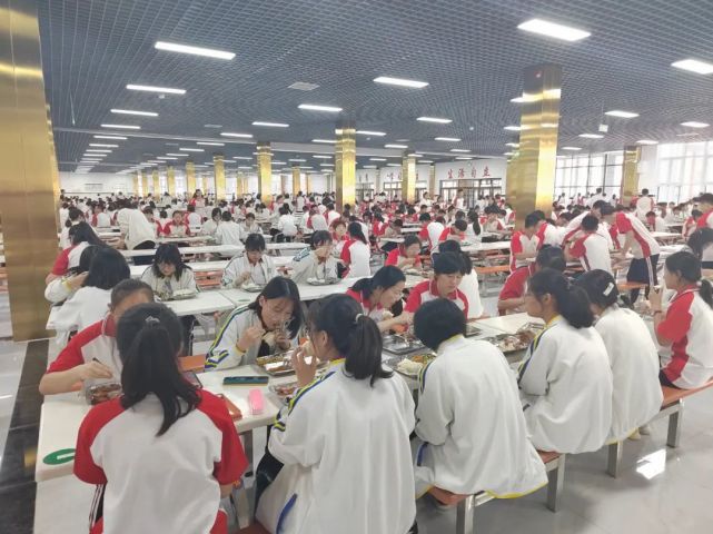 定兴三中广场