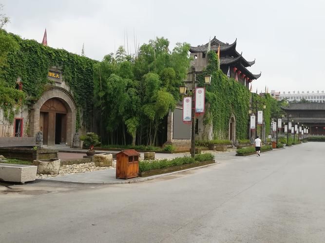 珠山东市