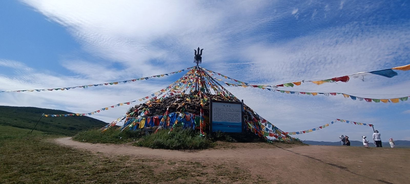 扎鲁特旗军马场山地草原旅游区(暂停开放)