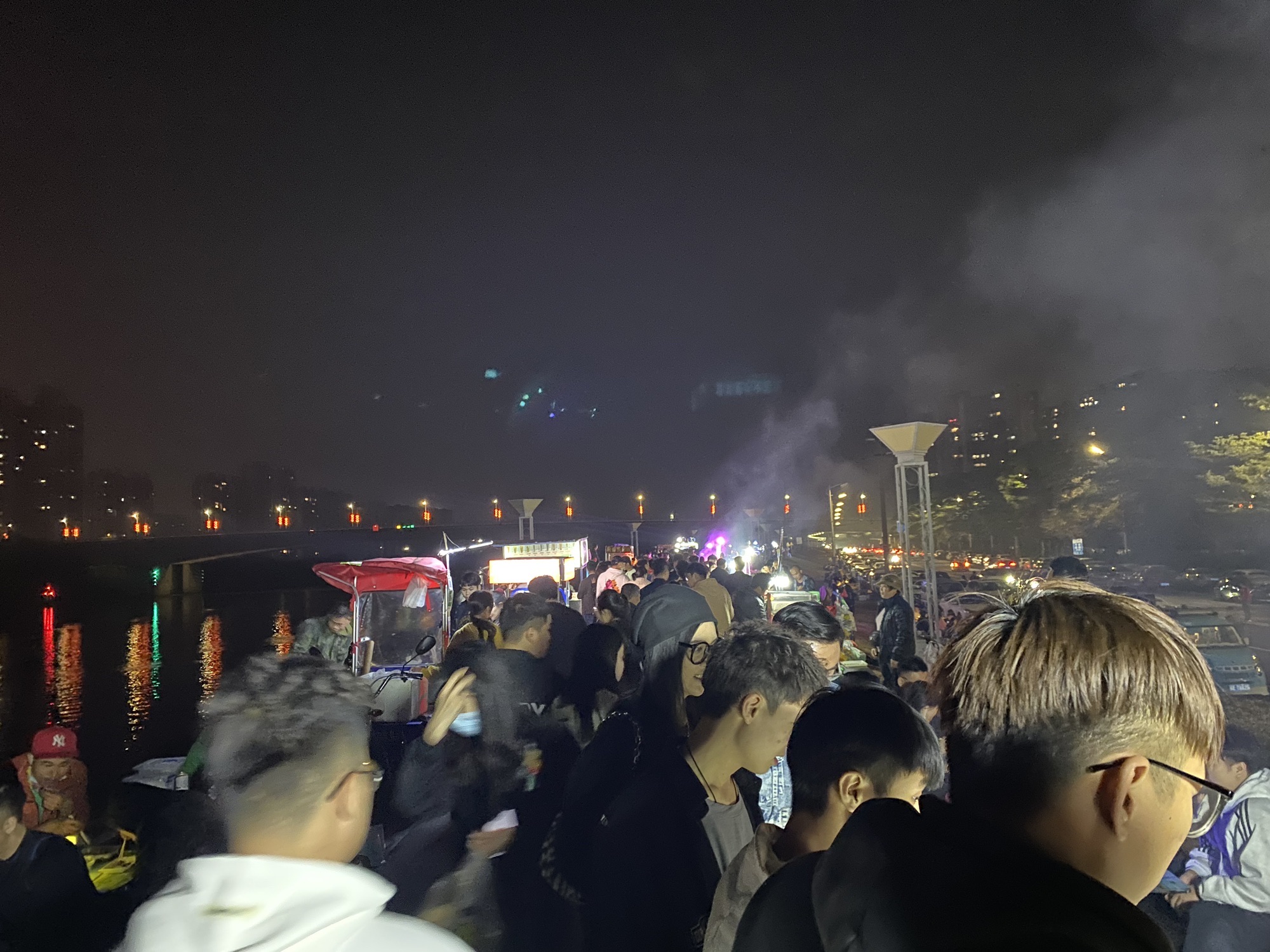 情侣公园旅行图片