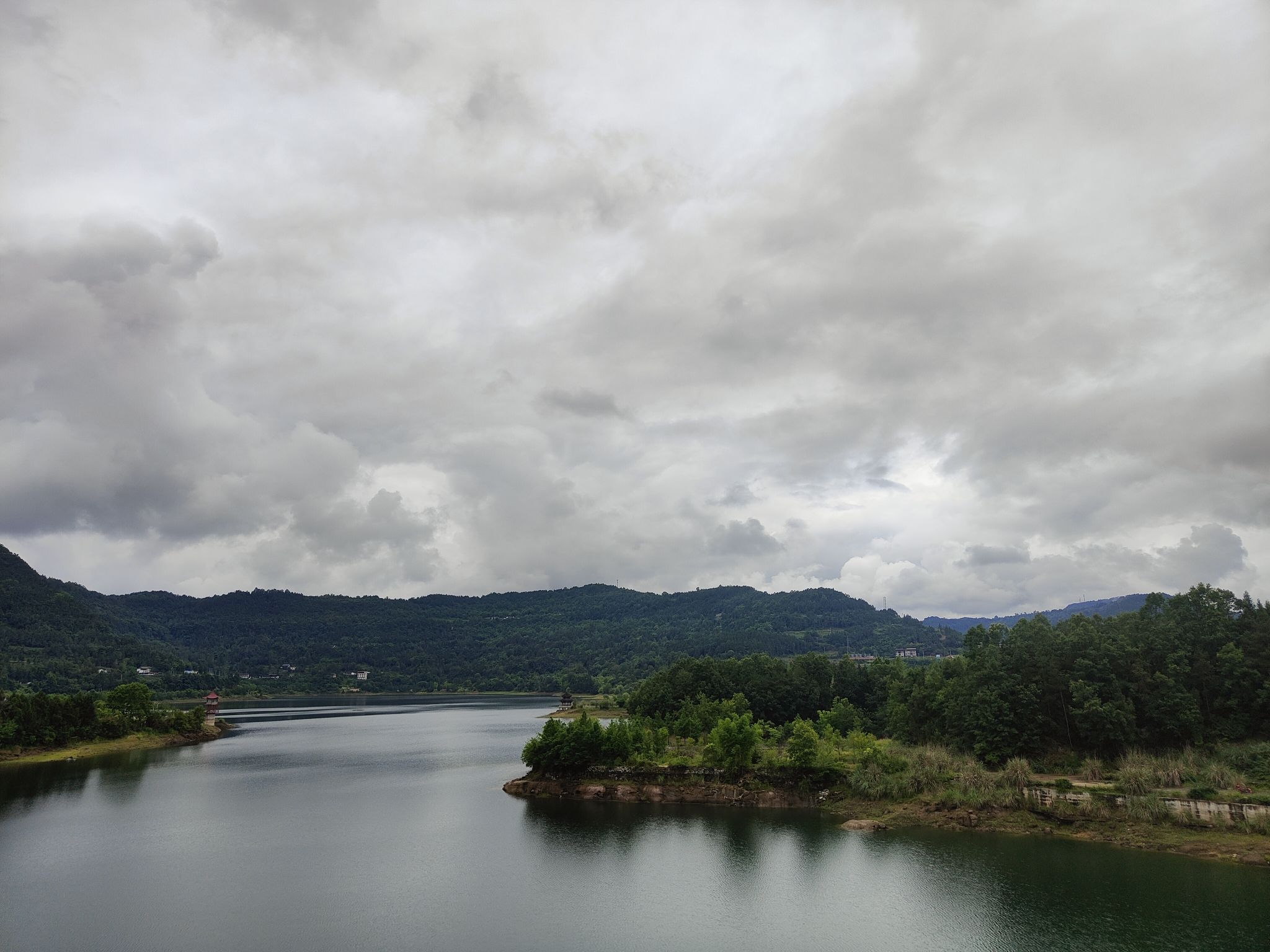 山水化湖旅行图片
