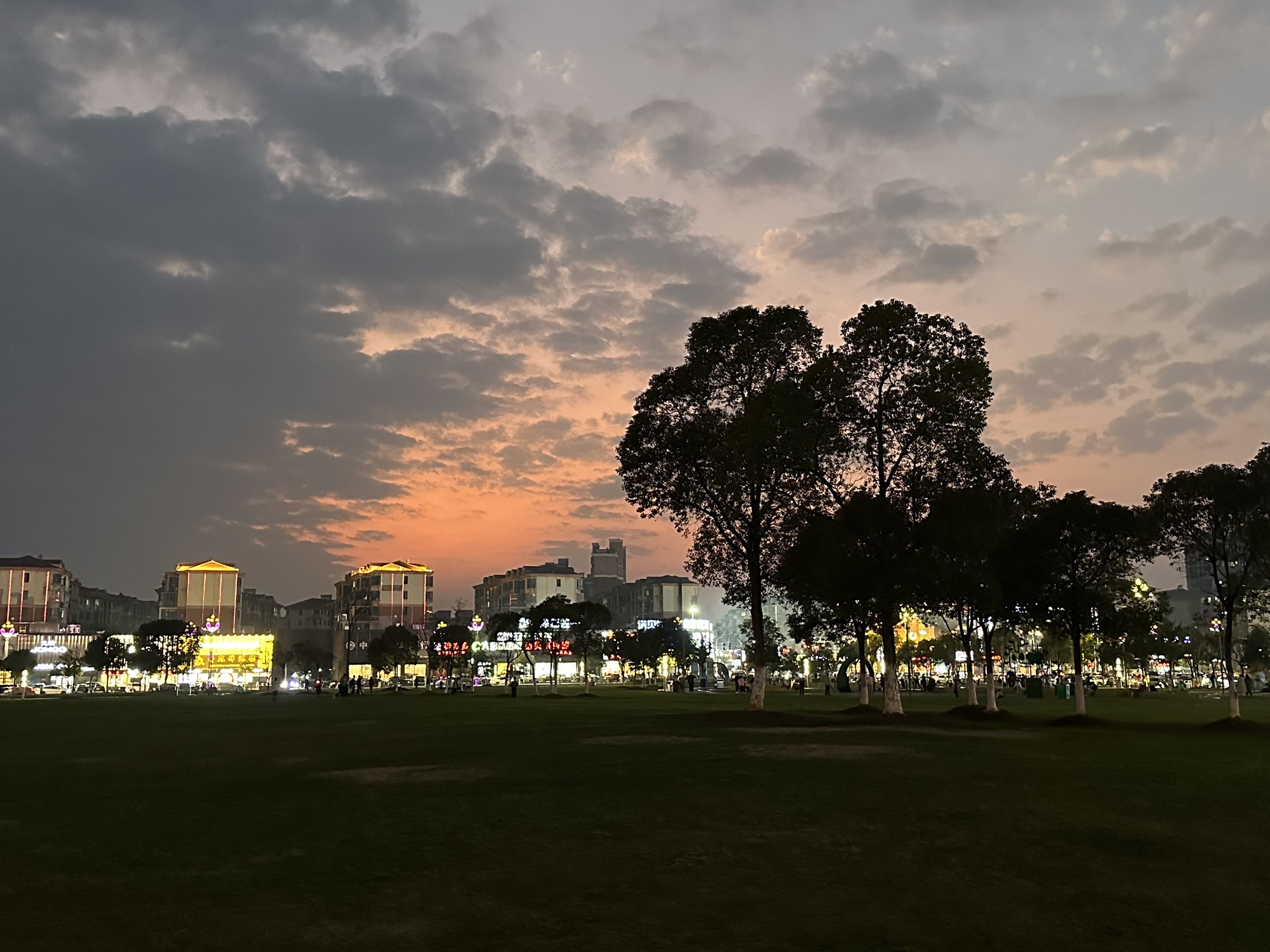 绿地广场