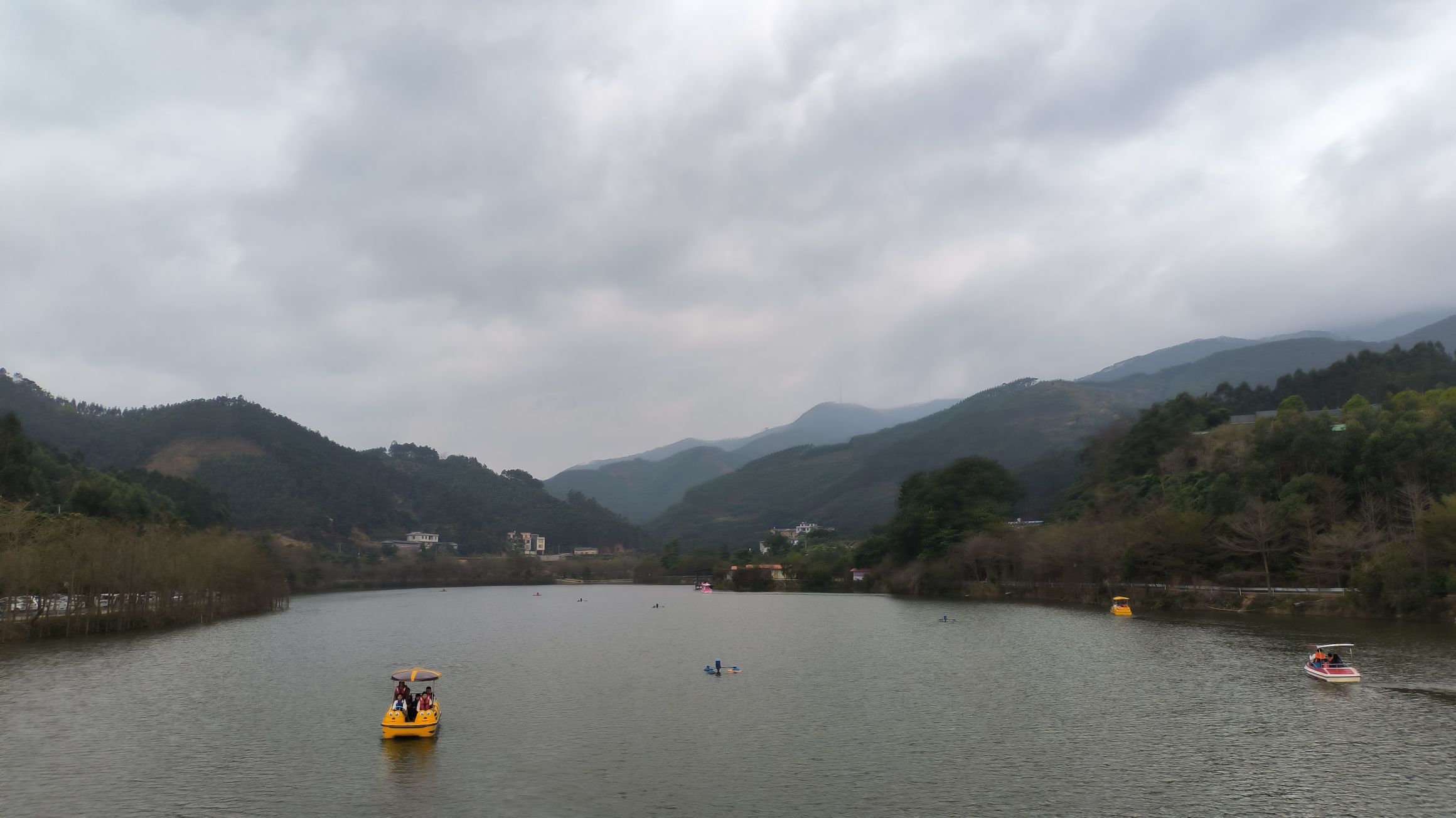 容县竹山湖欢乐谷景区