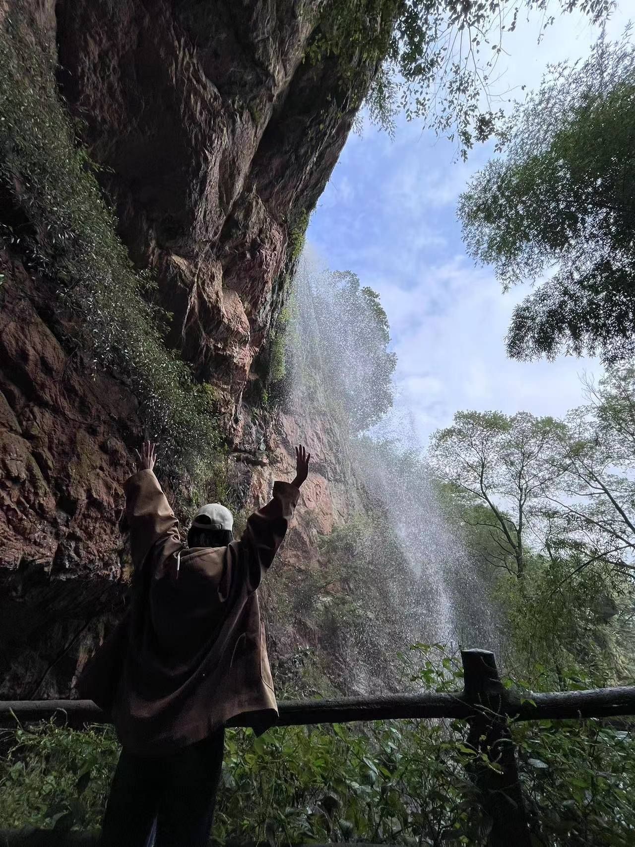 滴水岩风景区