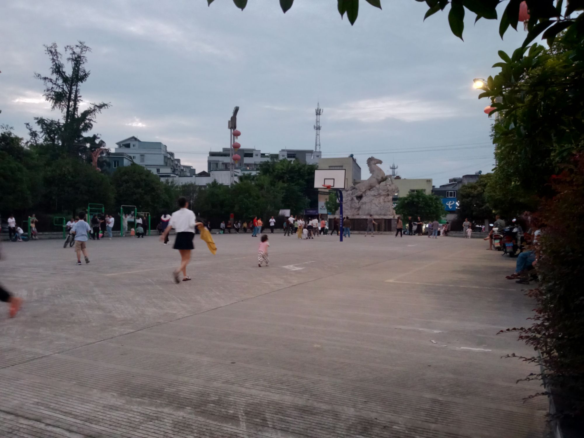 白马雕像广场